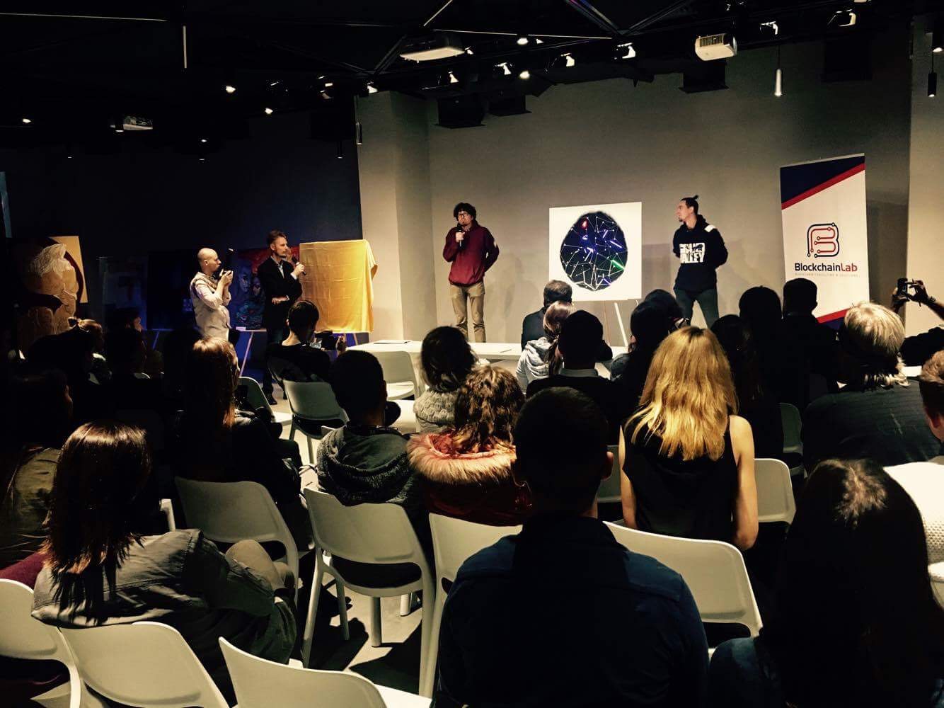 Фото Представляю работу Artificial Organism, сделанную в рамках Blockchain Art Hackathon 2017. Холст, краска, LED-лента.