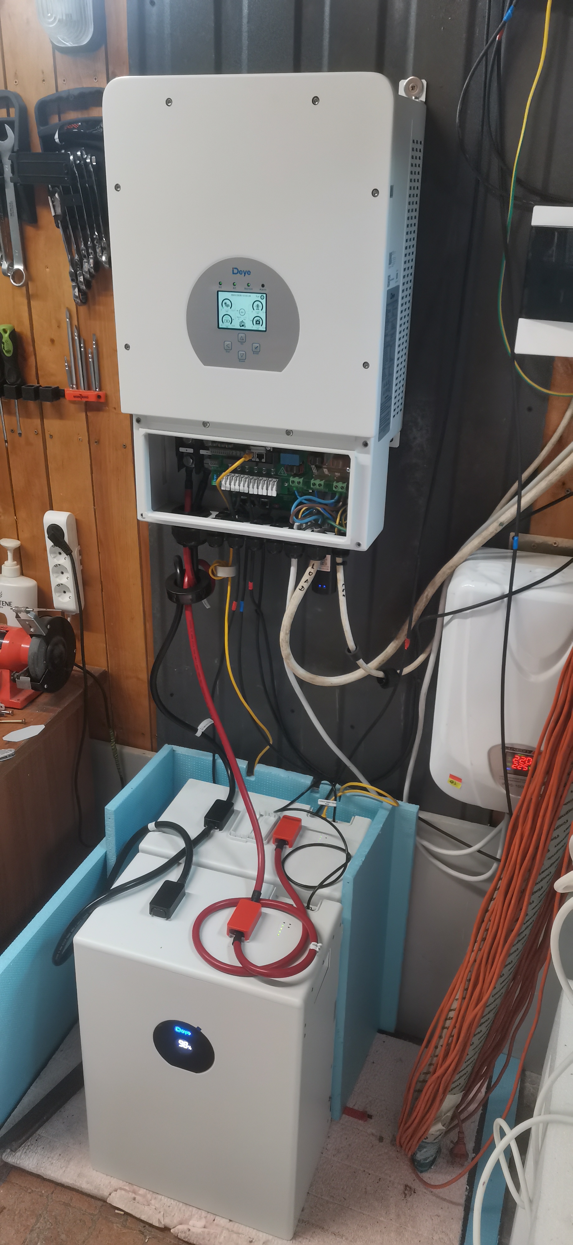 Фото Deye 12 kwt підключення та налаштування. 