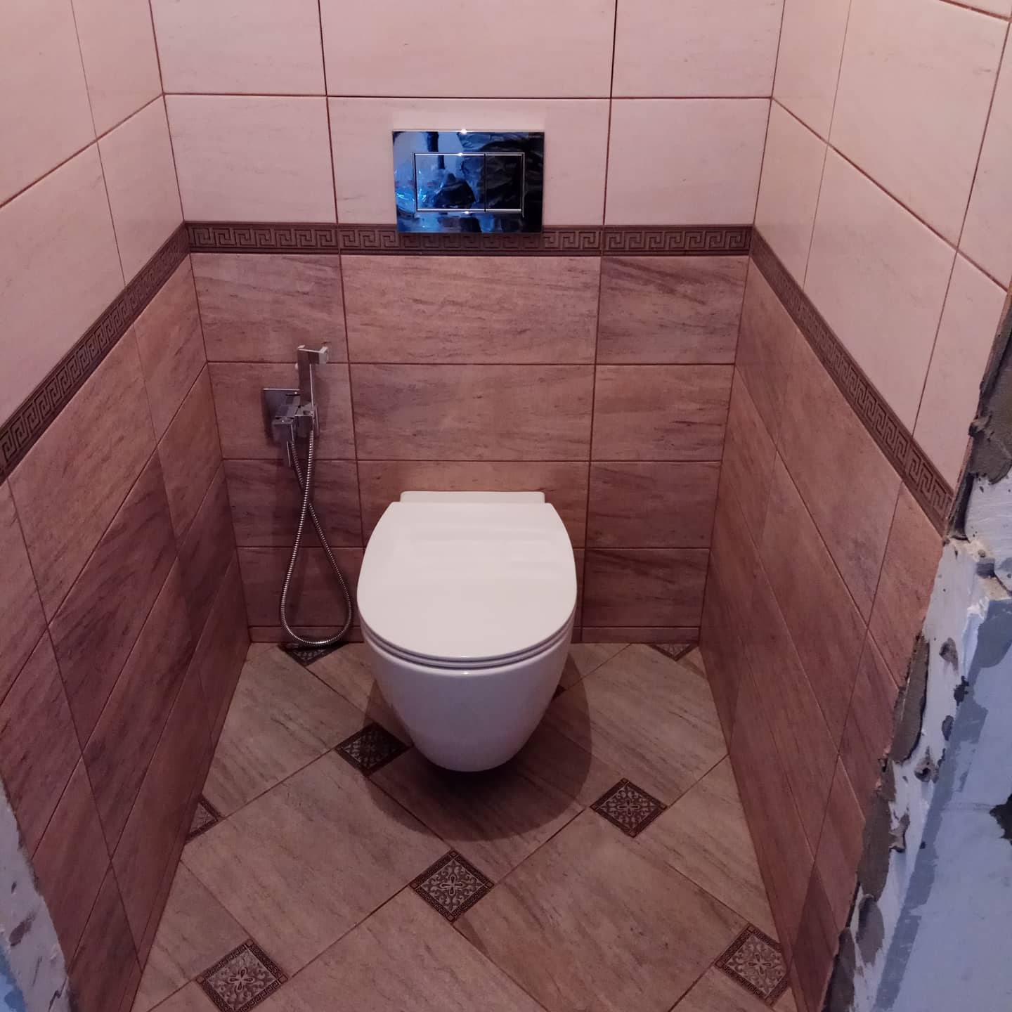 Фото Монтаж і збір інсталяції, та гігієнічного душа.