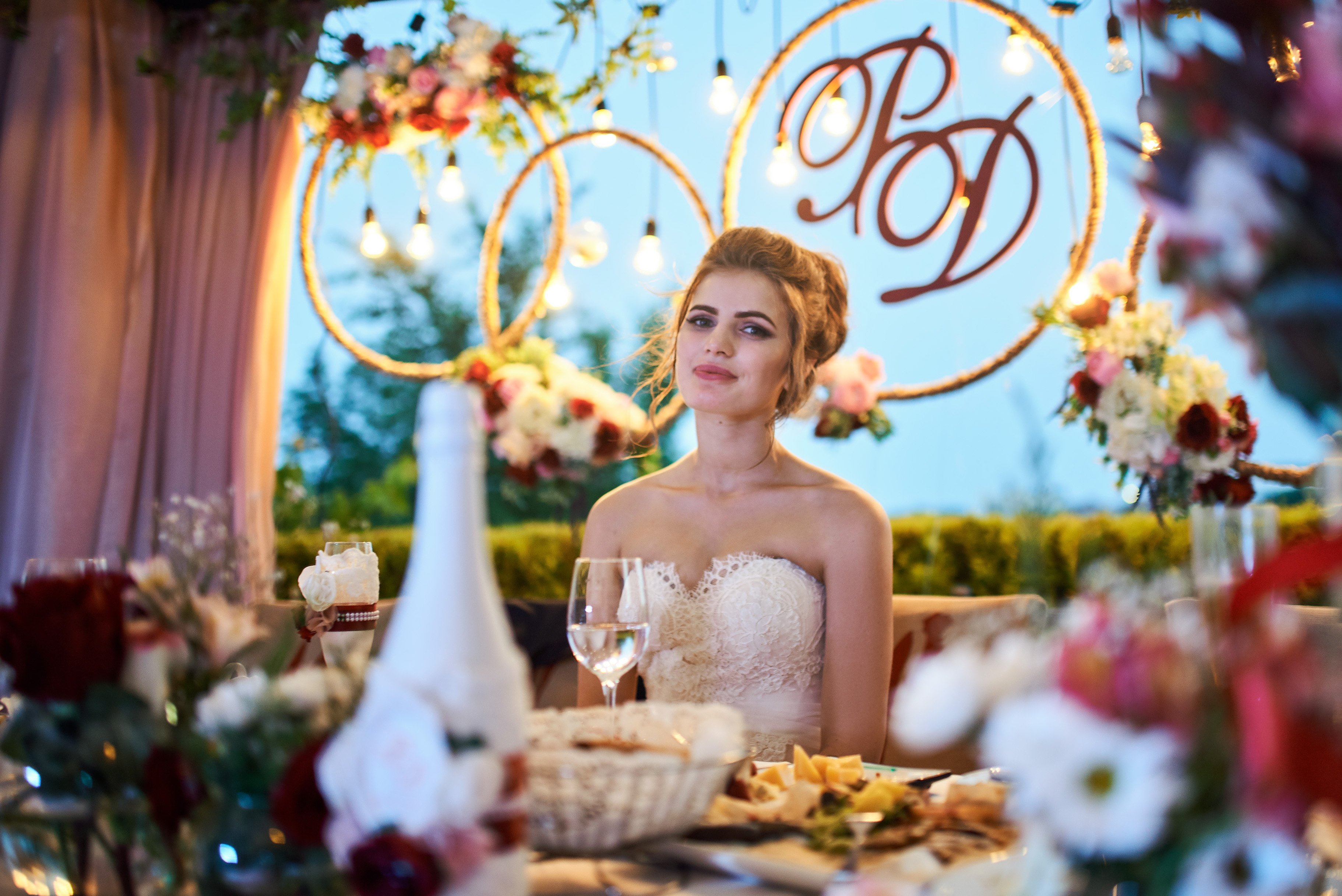 Фото Весільна фотозйомка в Дніпрі: вечірній портрет нареченої