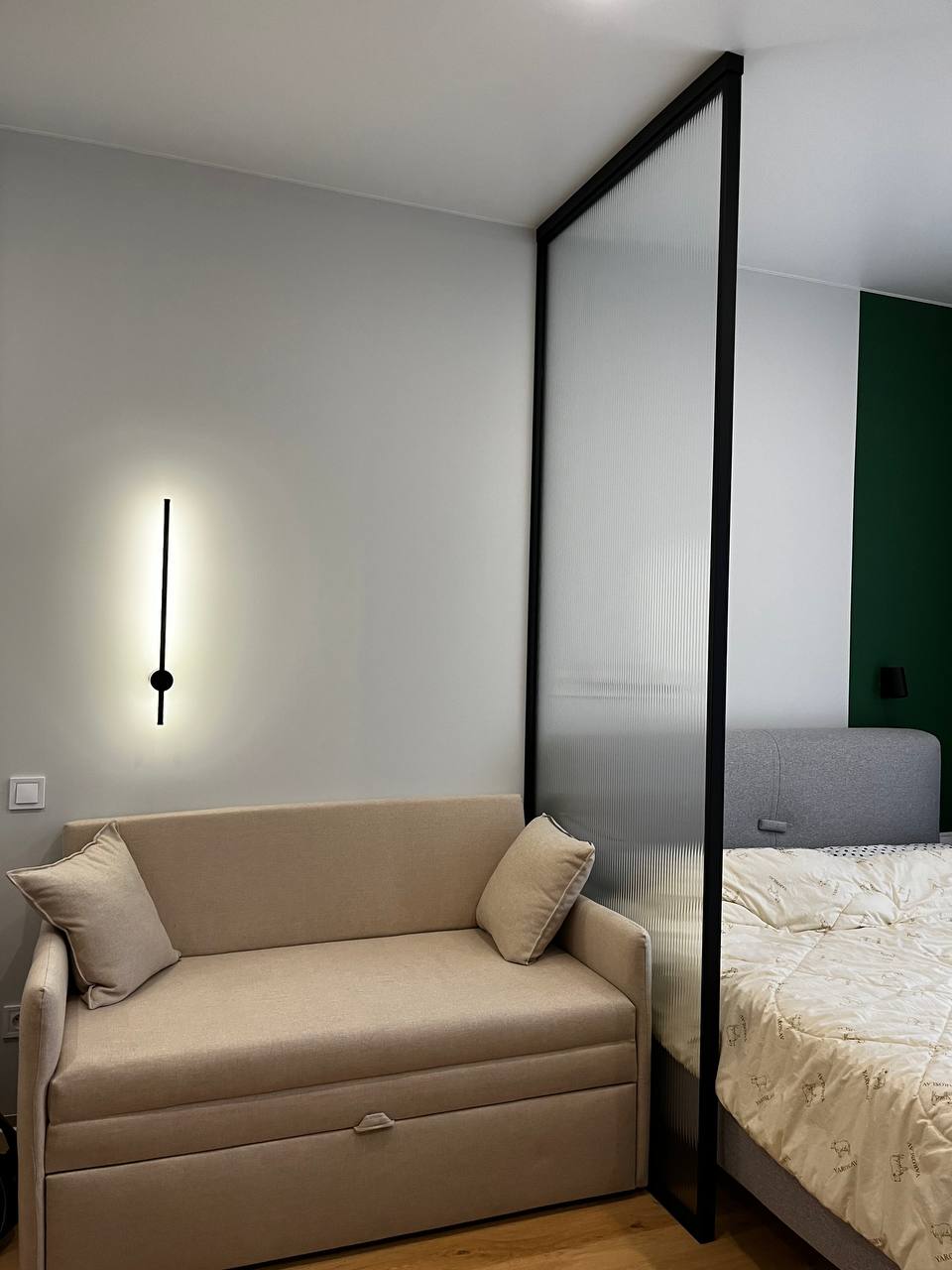 Фото Реалізувала проєкт квартири площею 27 м². Дизайн виконано під моїм авторським наглядом згідно затвердженого проєкту. Повністю контролювала ремонтні роботи, займалась підбором матеріалів, комплектацією, організацією доставок та всіма етапами втілення.