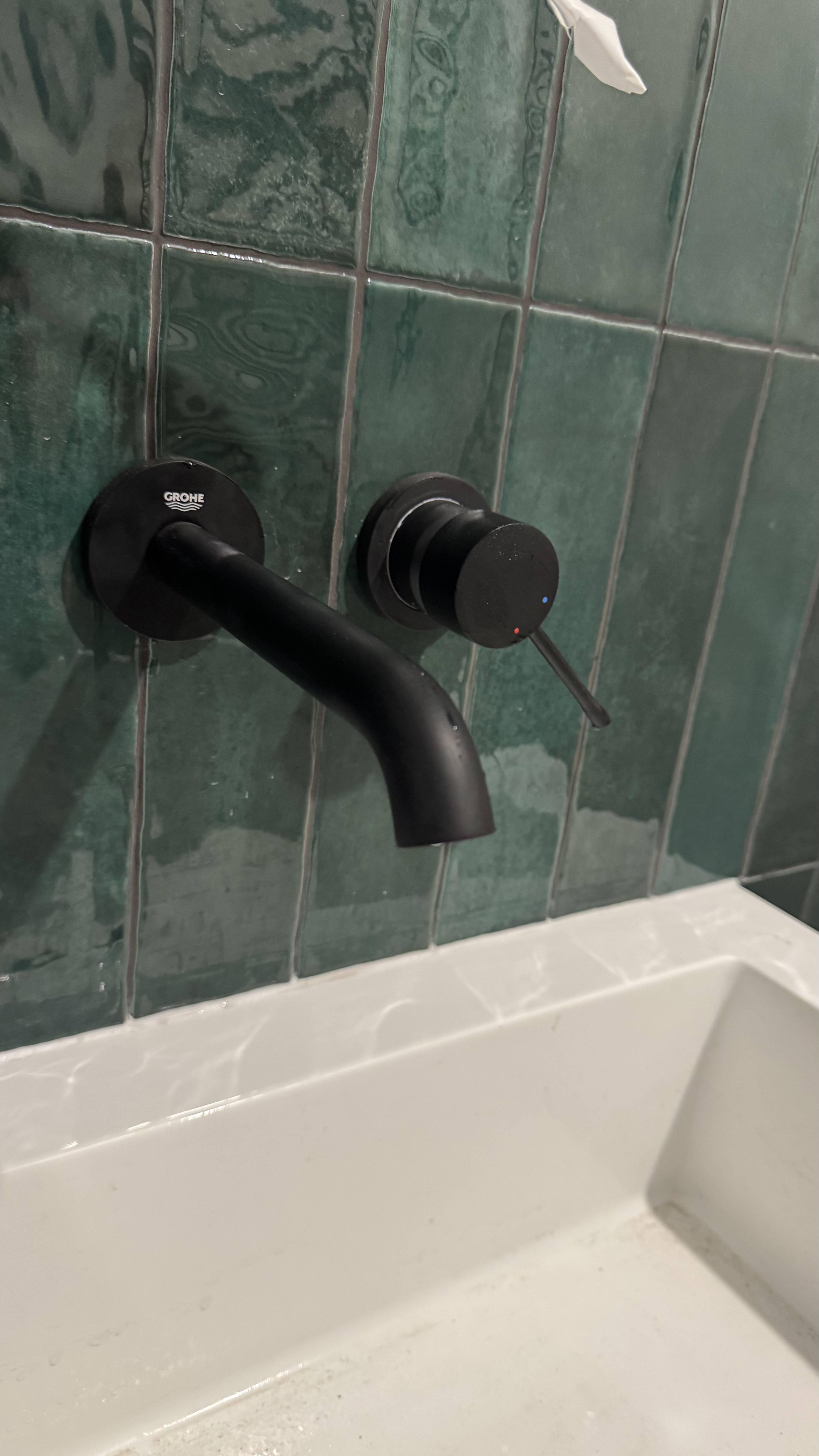 Фото Монтаж чистової частини змішувача Grohe