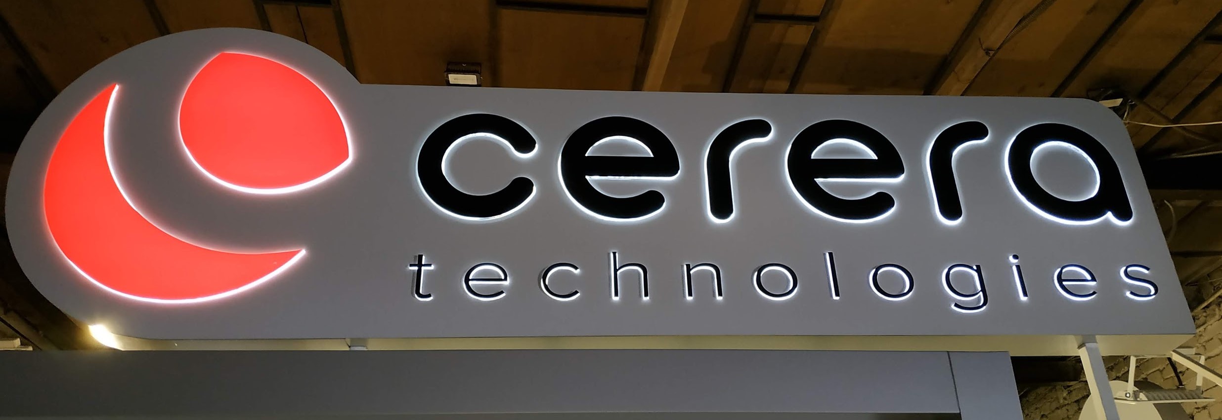Фото Вывеска с контражурным свечением для стенда Cerera. Сроки изготовления и монтажа 7дней.