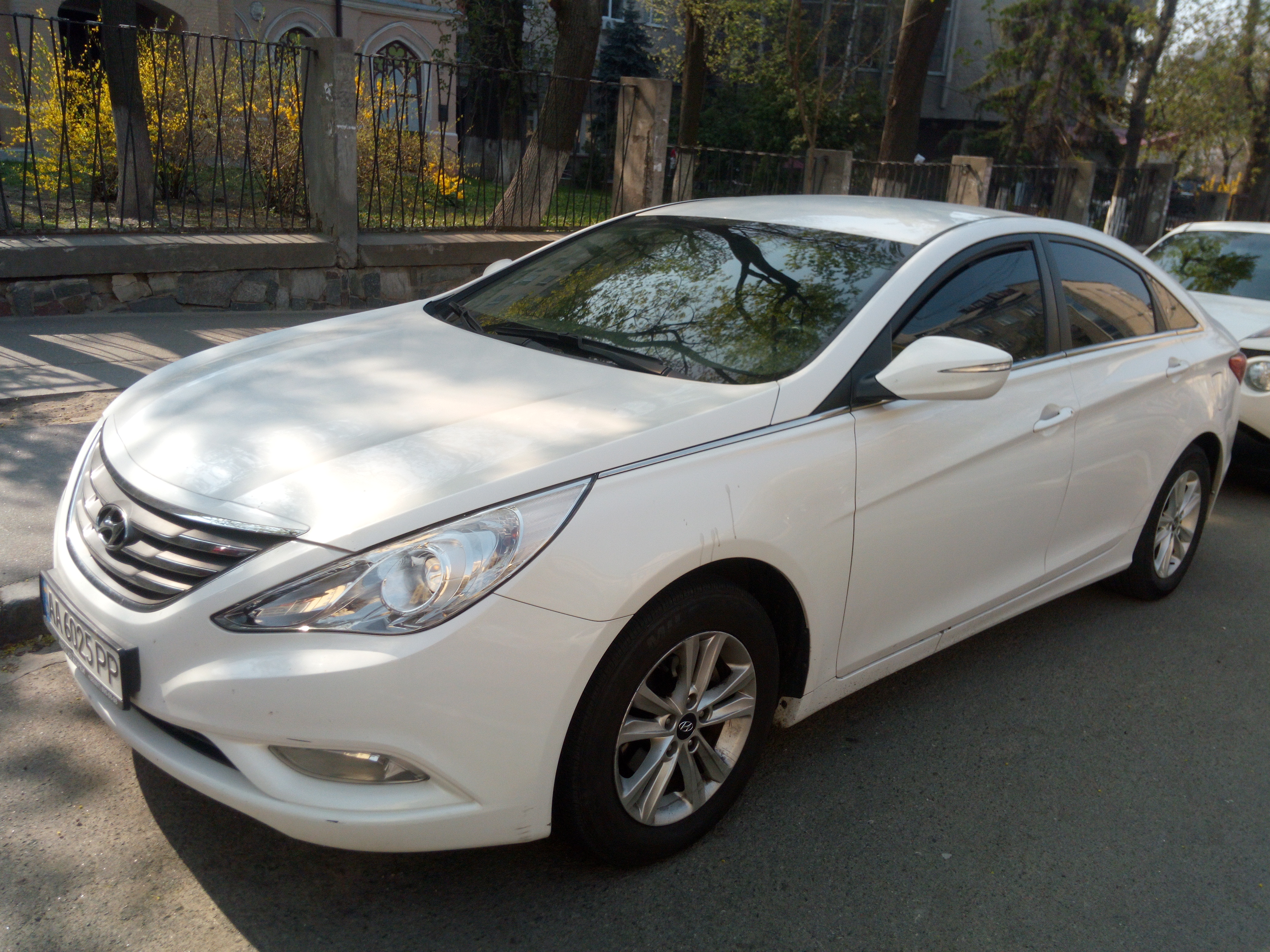 Фото Поездки по Украине и Киеву автомобилем представительского класса Hyundai Sonata. 1
