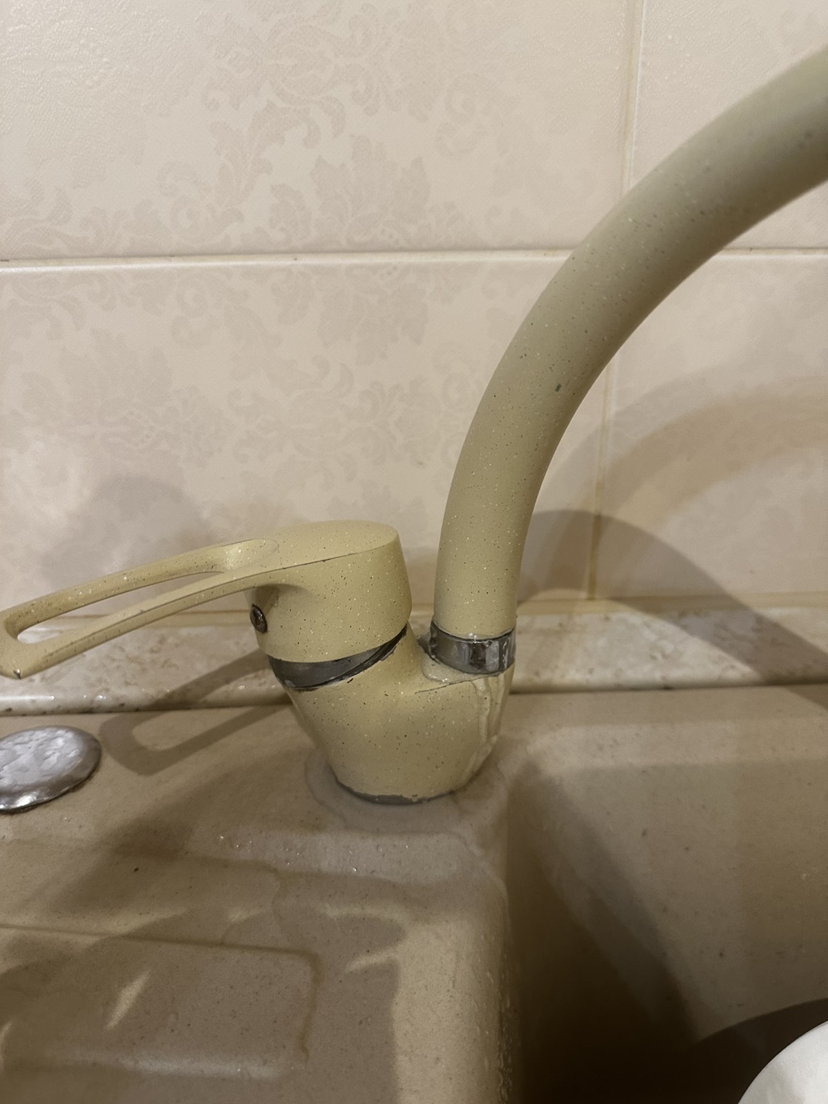 Фото ремонт протікання змішувача.