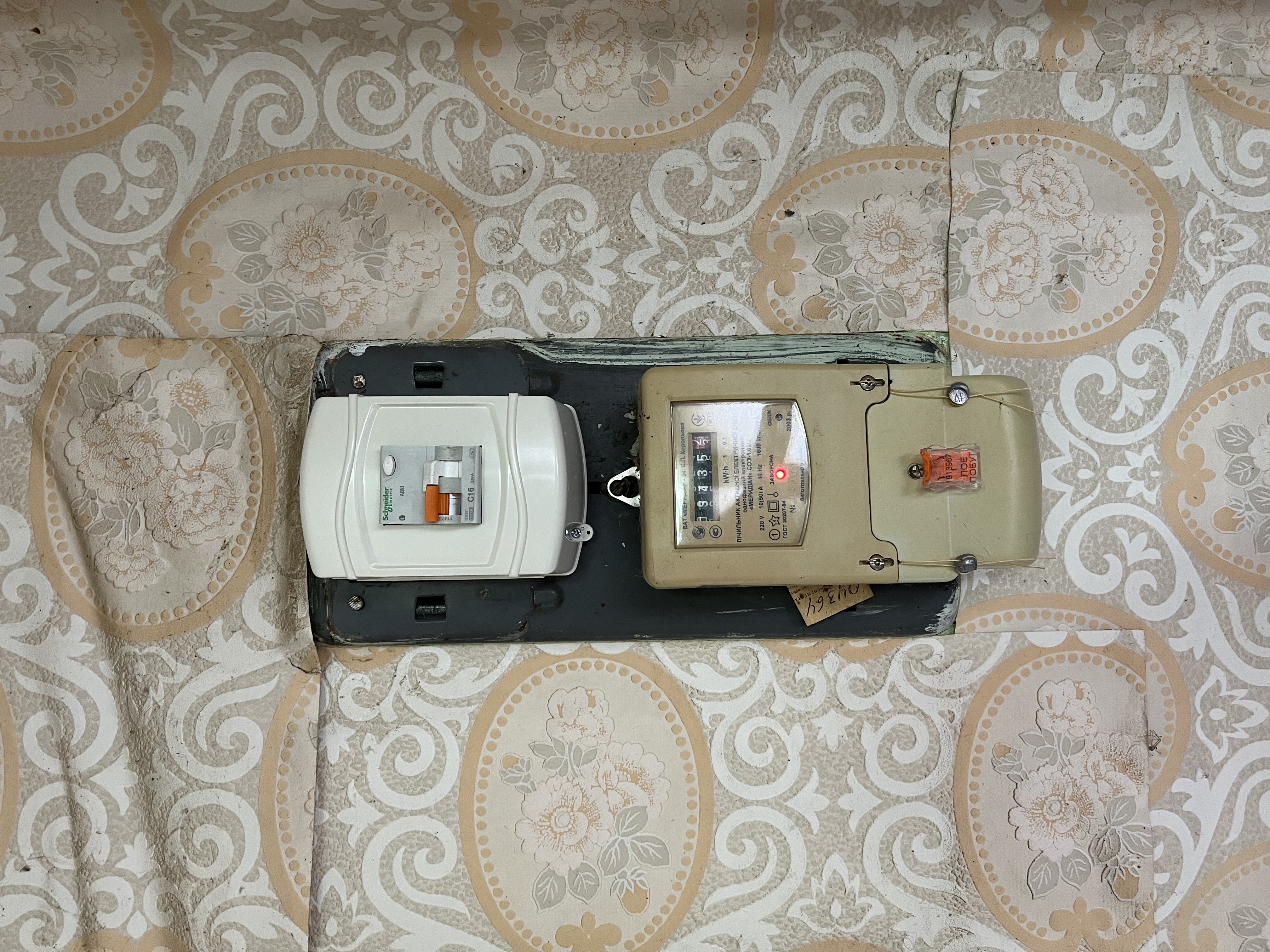 Фото  Заміна пробок встановлення автомата