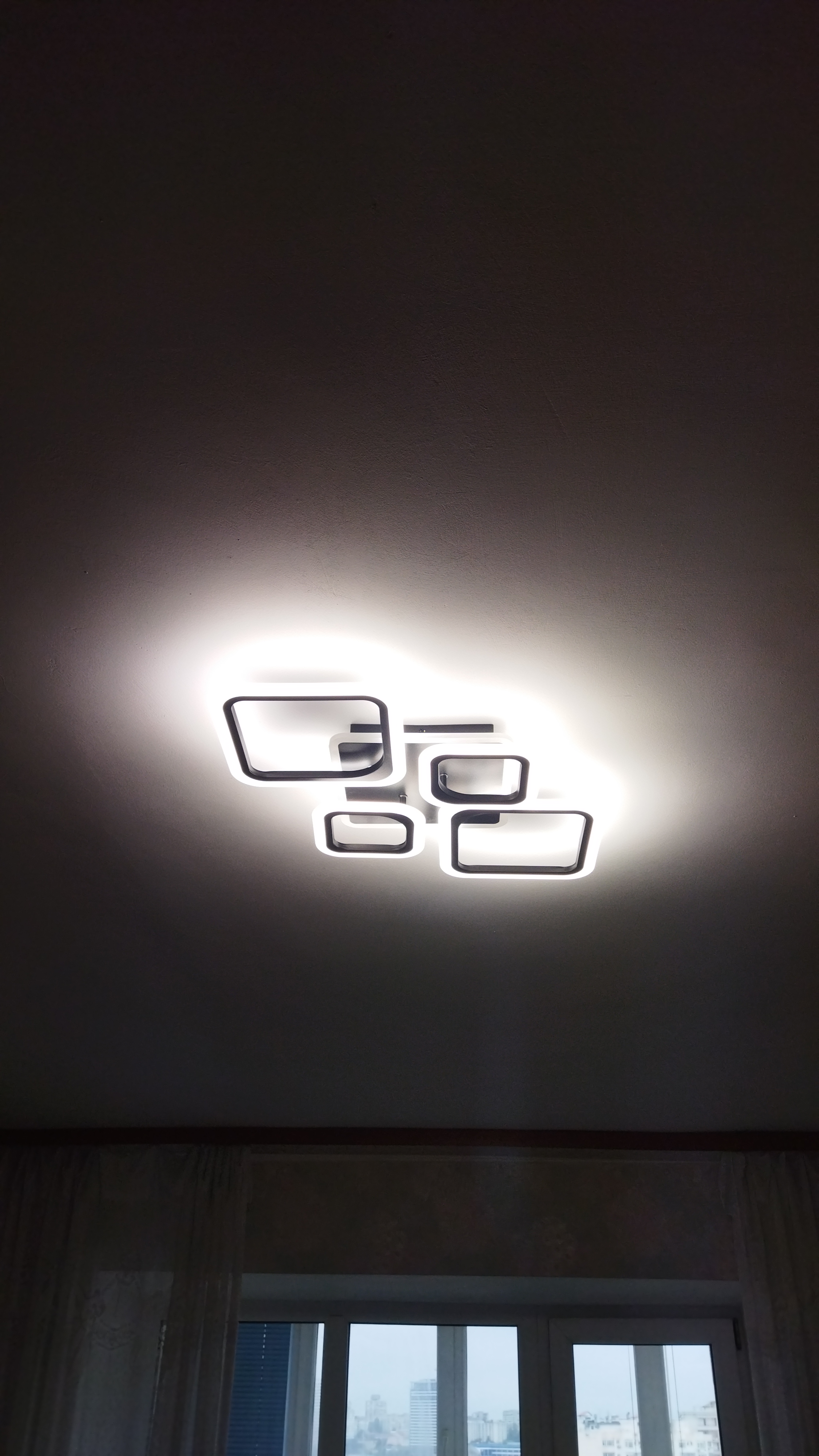 Фото Установка люстри