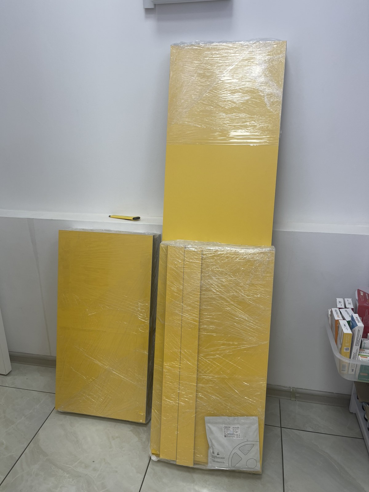 Фото Збирання стеллажів та вітрин