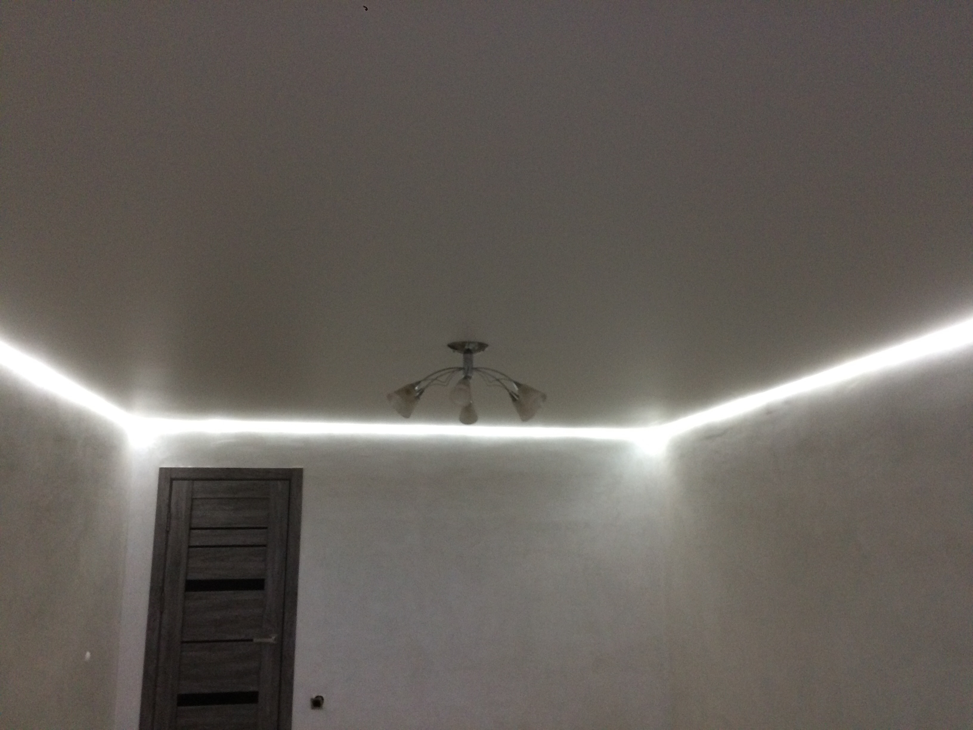 Фото парящий потолок з LED підсвіткою