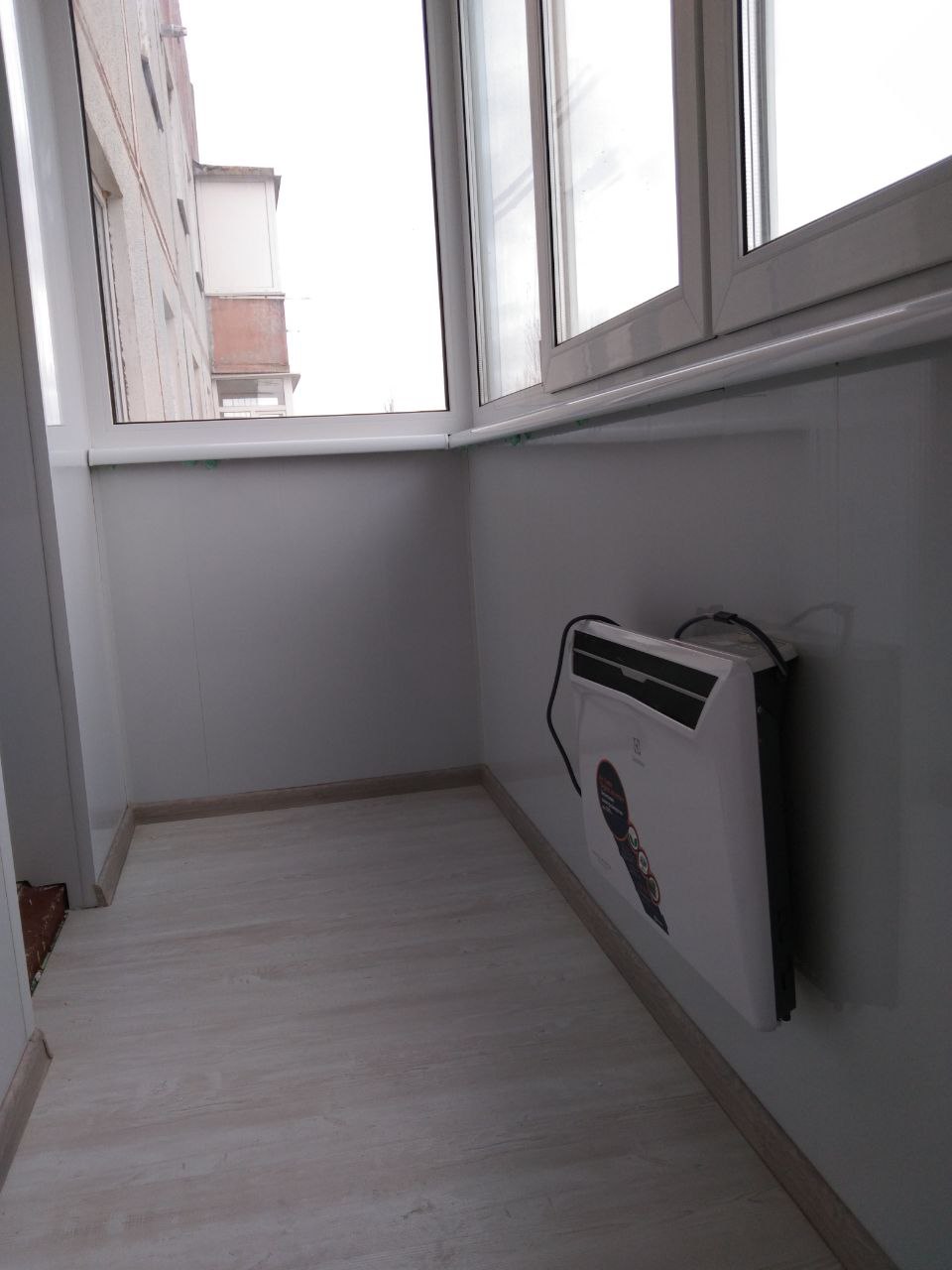 Фото Внутрішнє оздоблення балкона з утепленням.