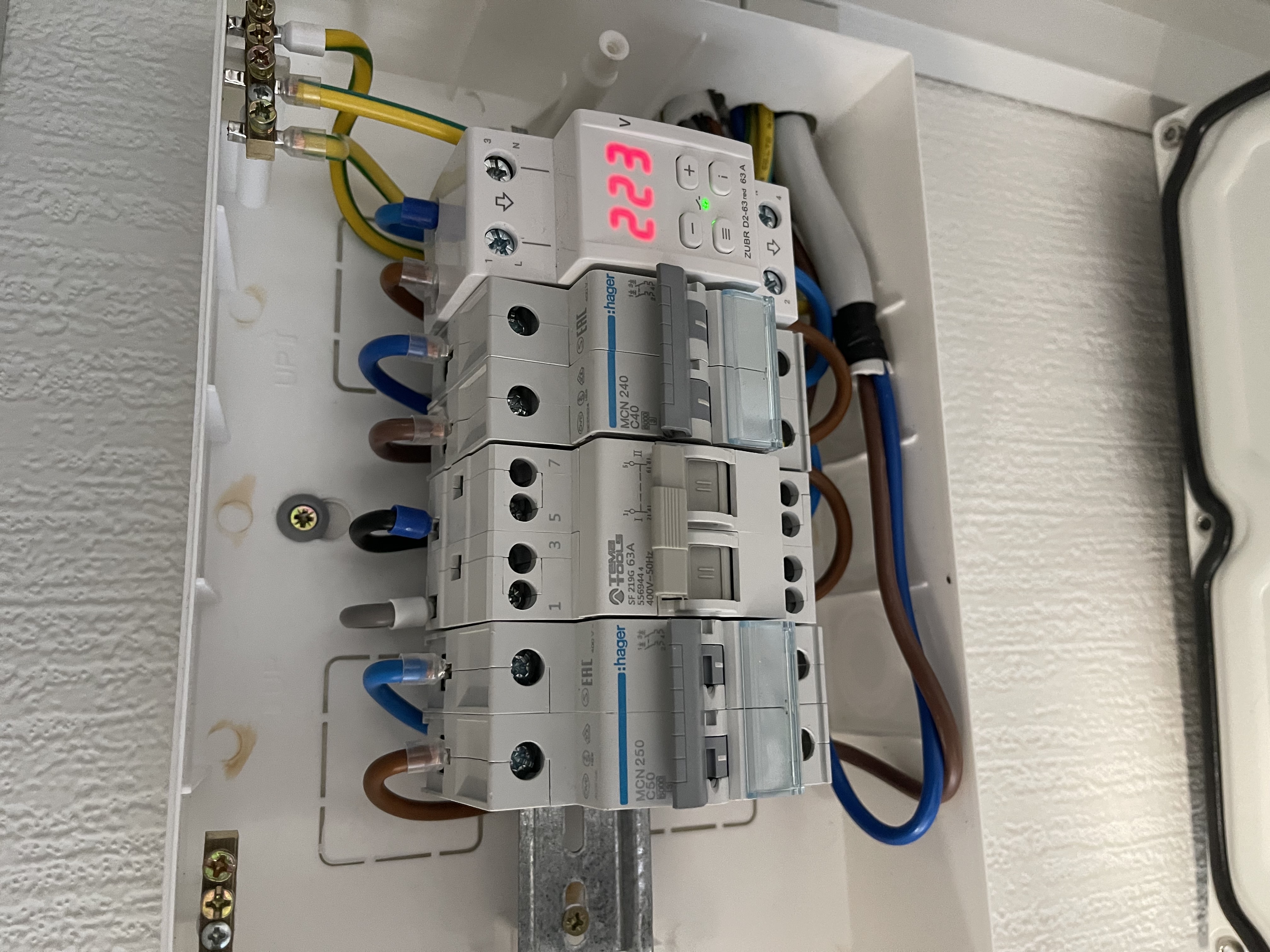 Фото deye 8kwt + 3 батареї по 5квт