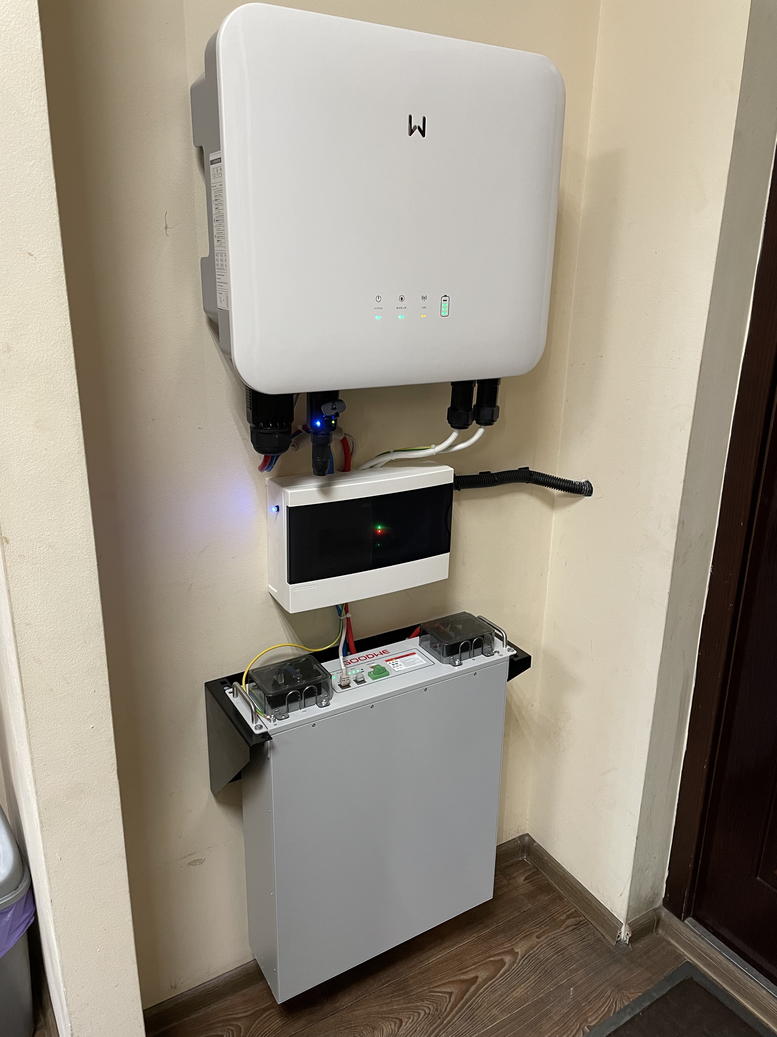 Фото Встановлення інвертора GoodWe GW6000- ES-20 + батарея GoodWe Lynx A G3 Series 5 кВт·ч
