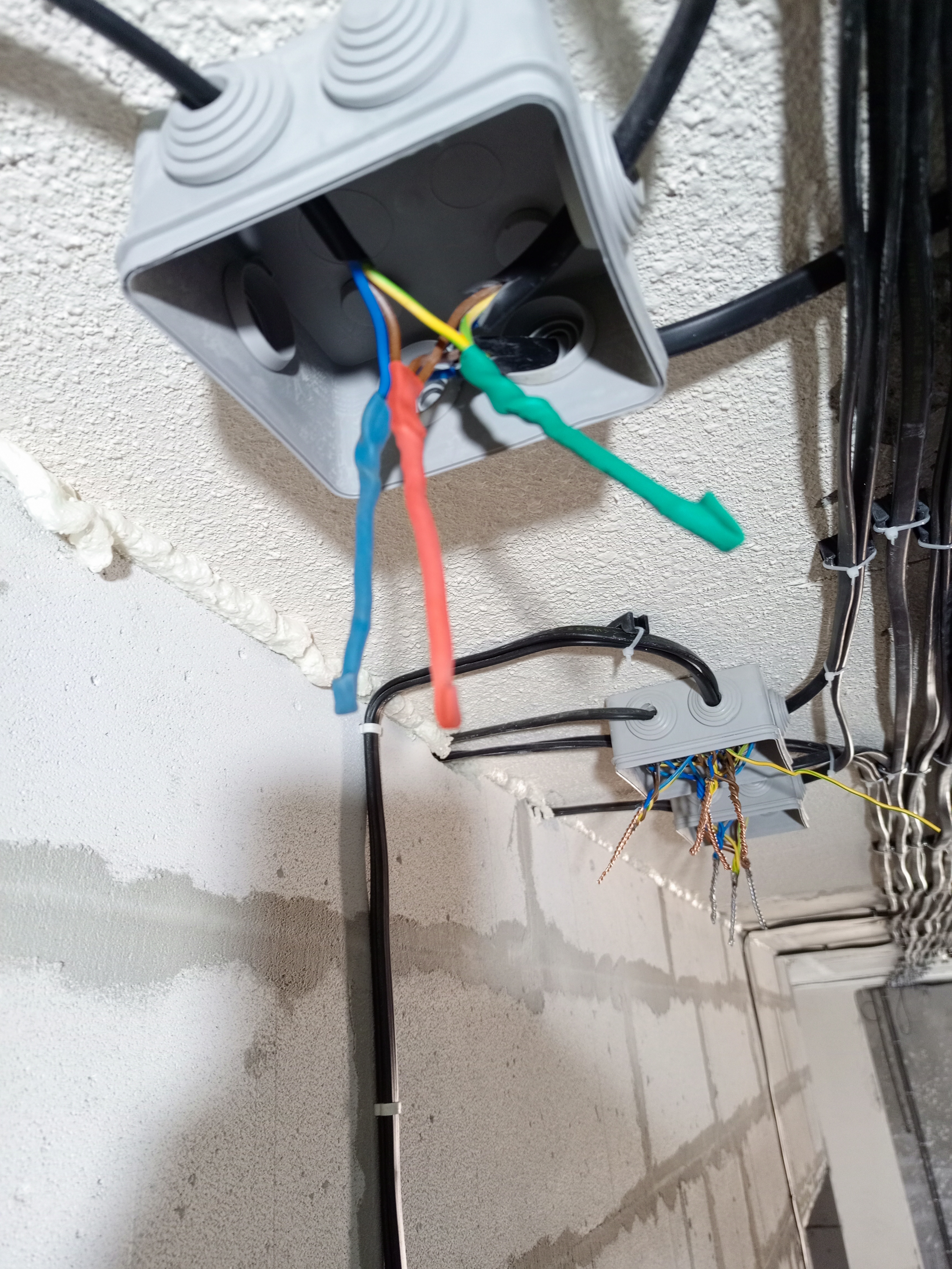 Фото монтаж , розпайка коробок 