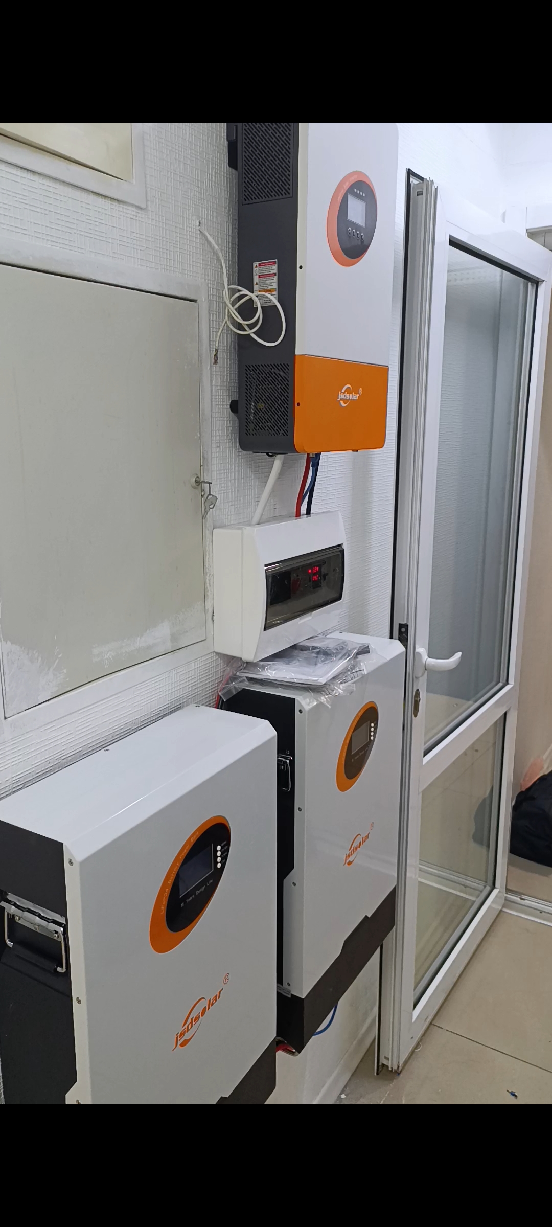 Фото Підключення бюджетного комплекту Jsdsolar , інвертор 5.5квт батарея 5.1 кВт /год.
Є в наявності 