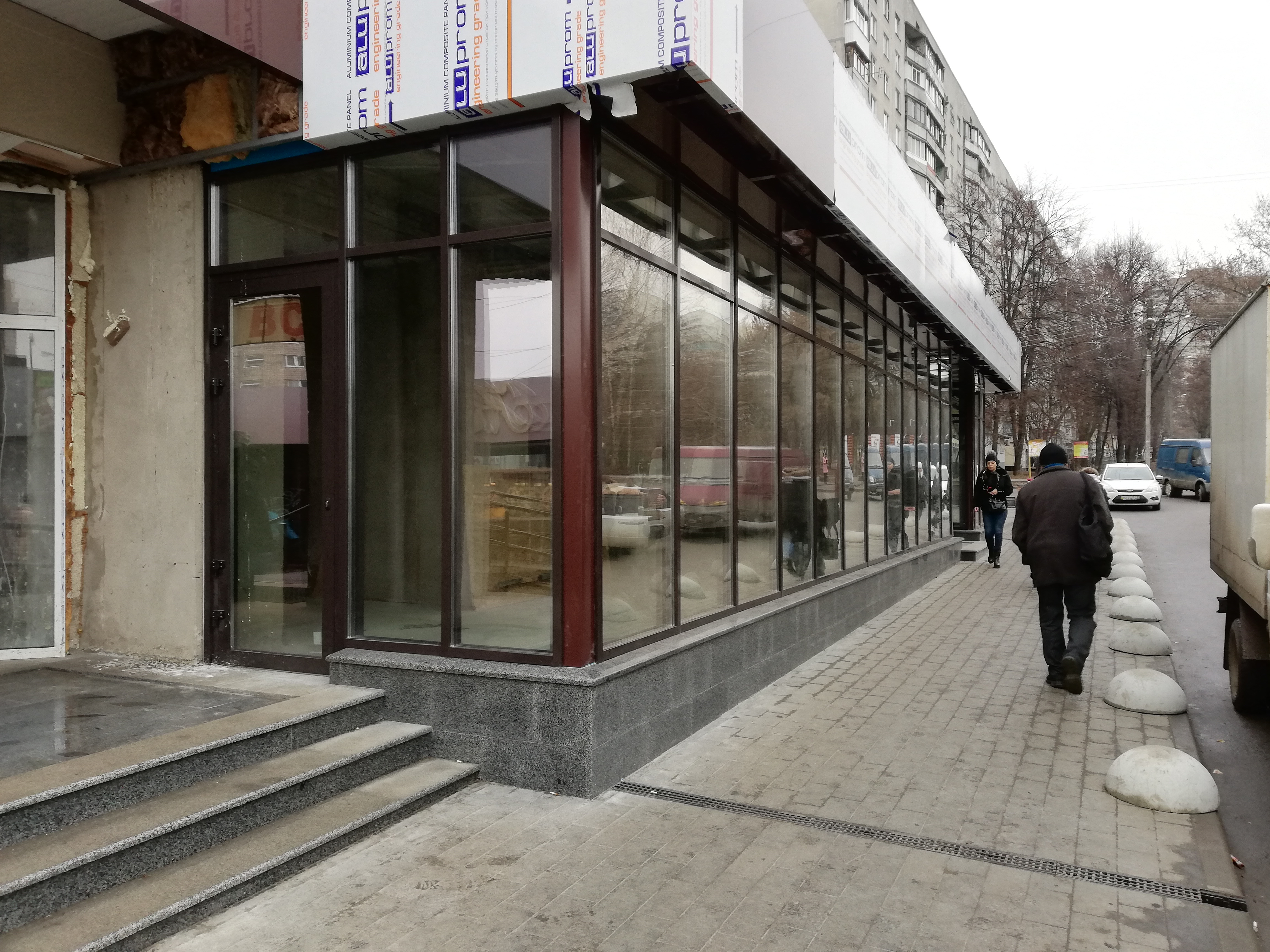 Фото Установка фасада магазина