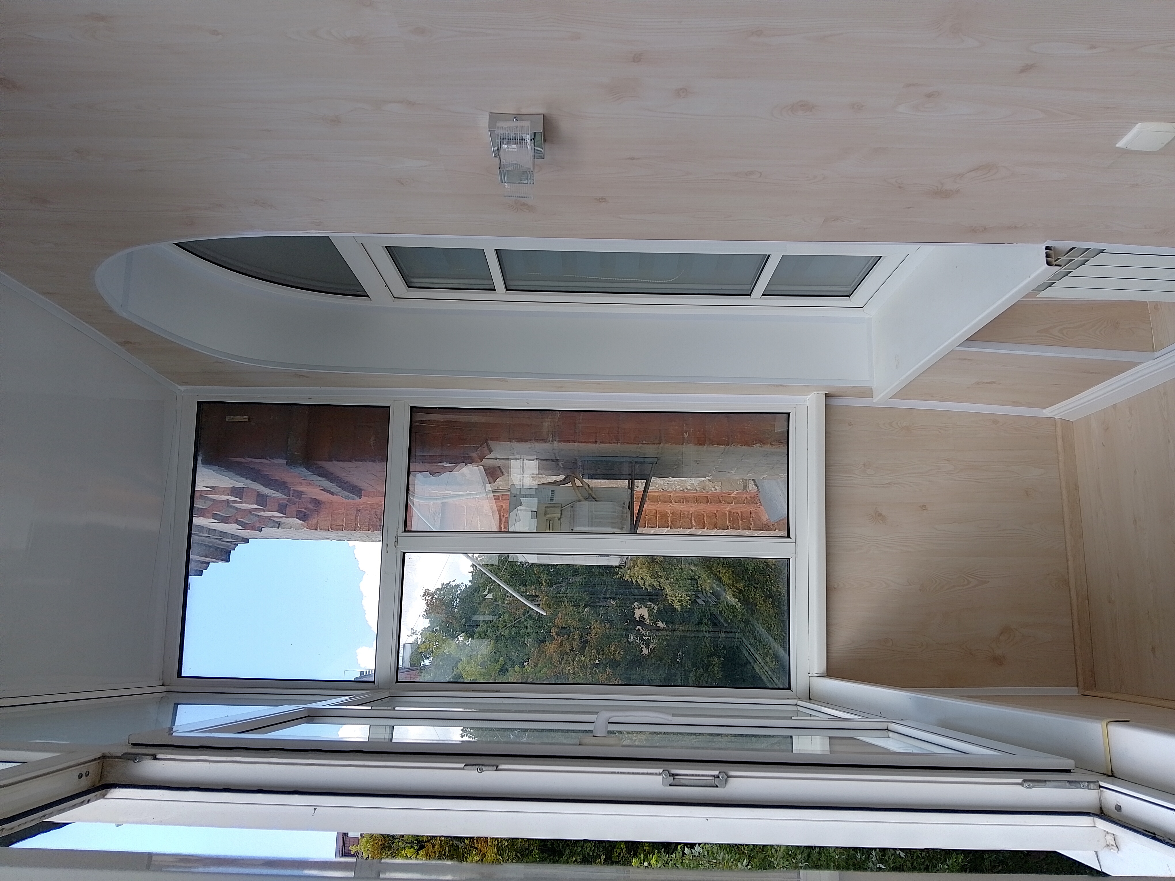 Фото монтаж ламінату на стіну балкону