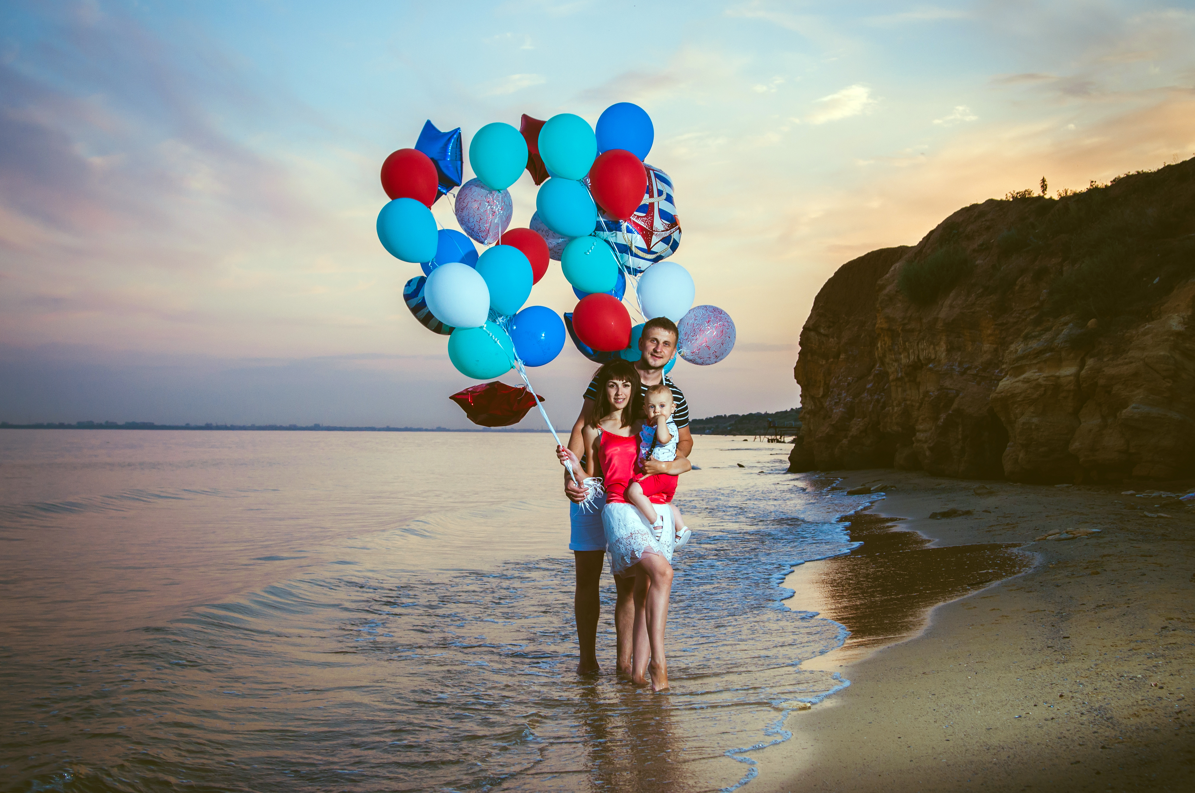 Фото Семейная фотосессия на закате. Съёмка прогулочного типа, занимает от часа до двух. Обработка фотографий неделя