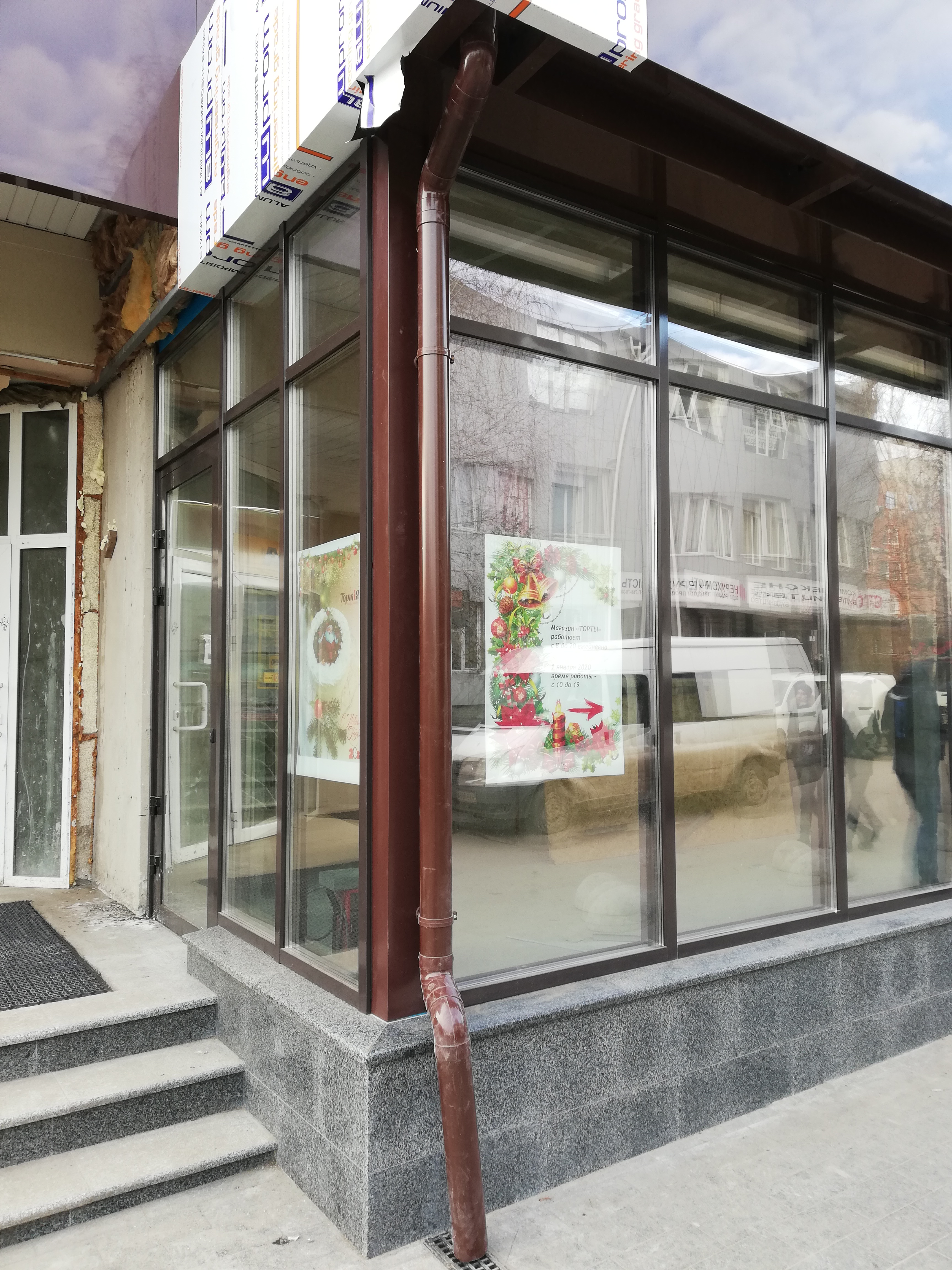Фото Монтаж фасада магазина