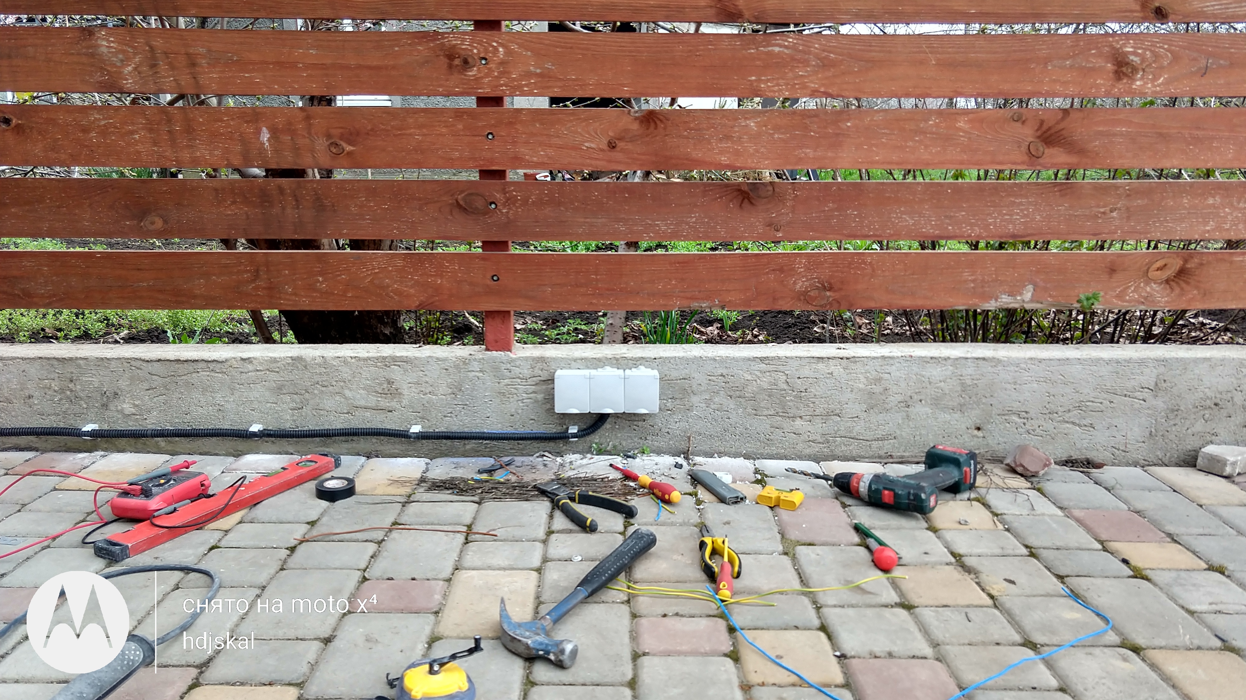 Фото Установка уличных розеток