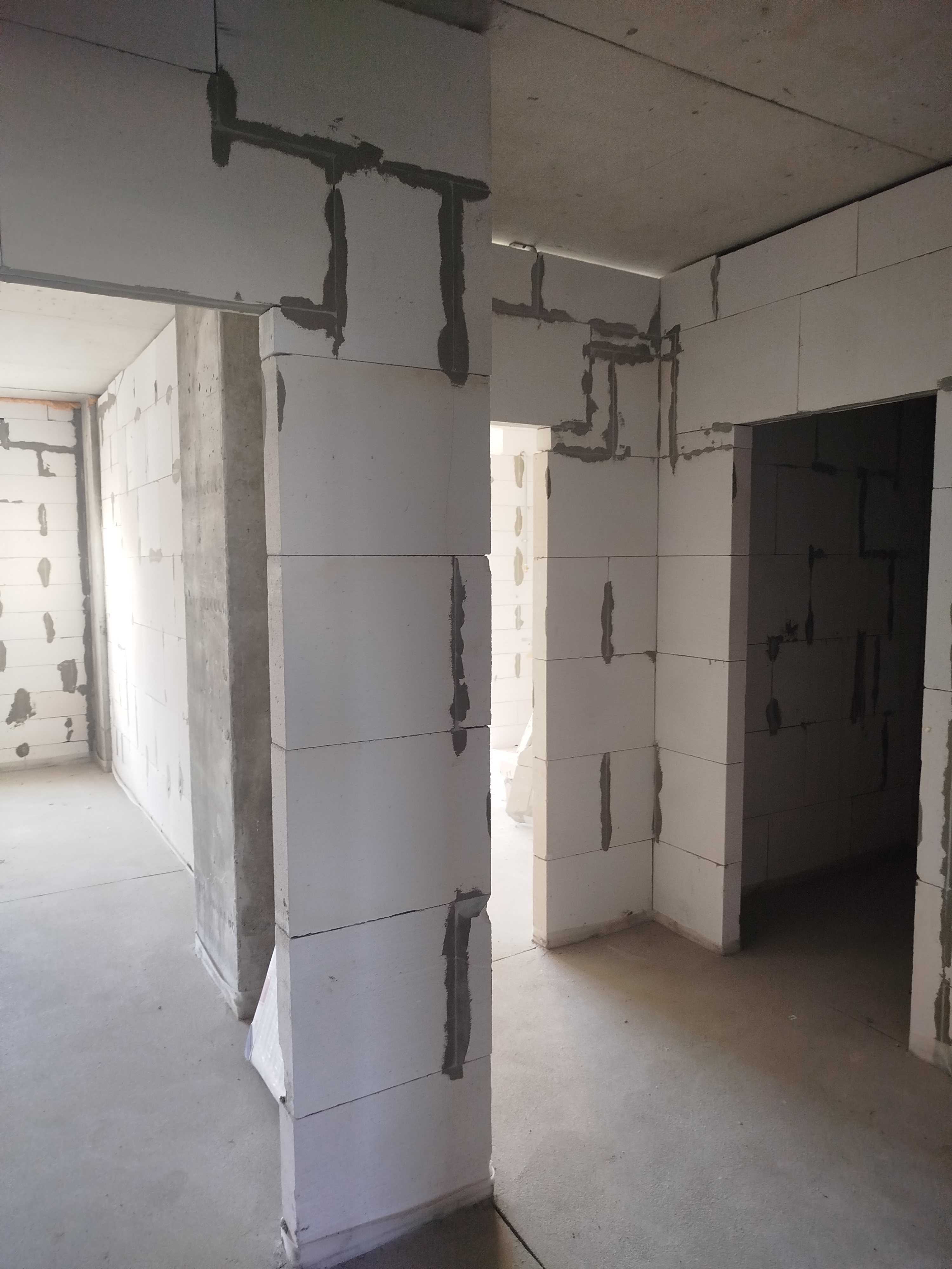Фото Кладка газобетону перестінків міжкімнатих 
