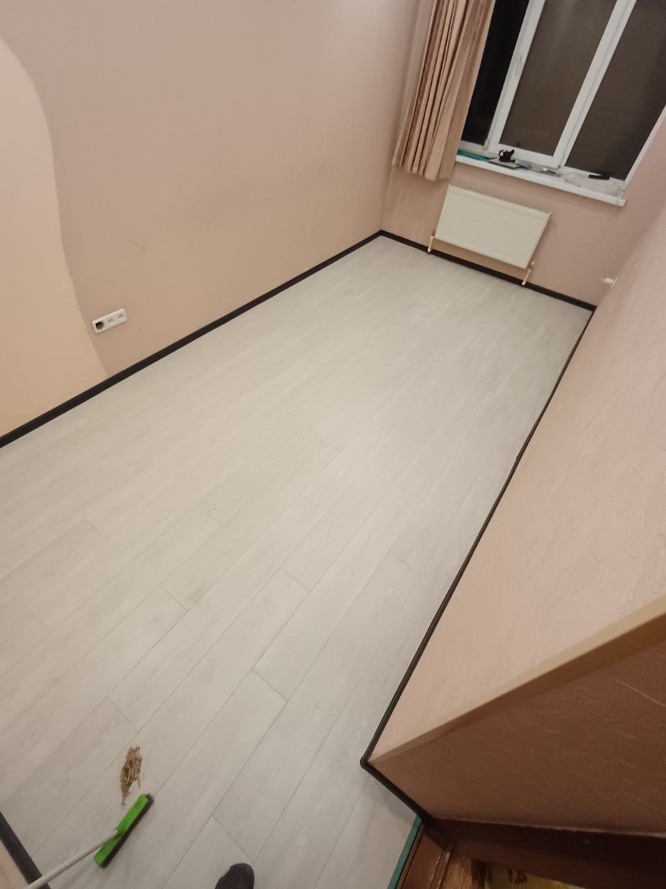 Фото демонтаж и монтаж ламината 
