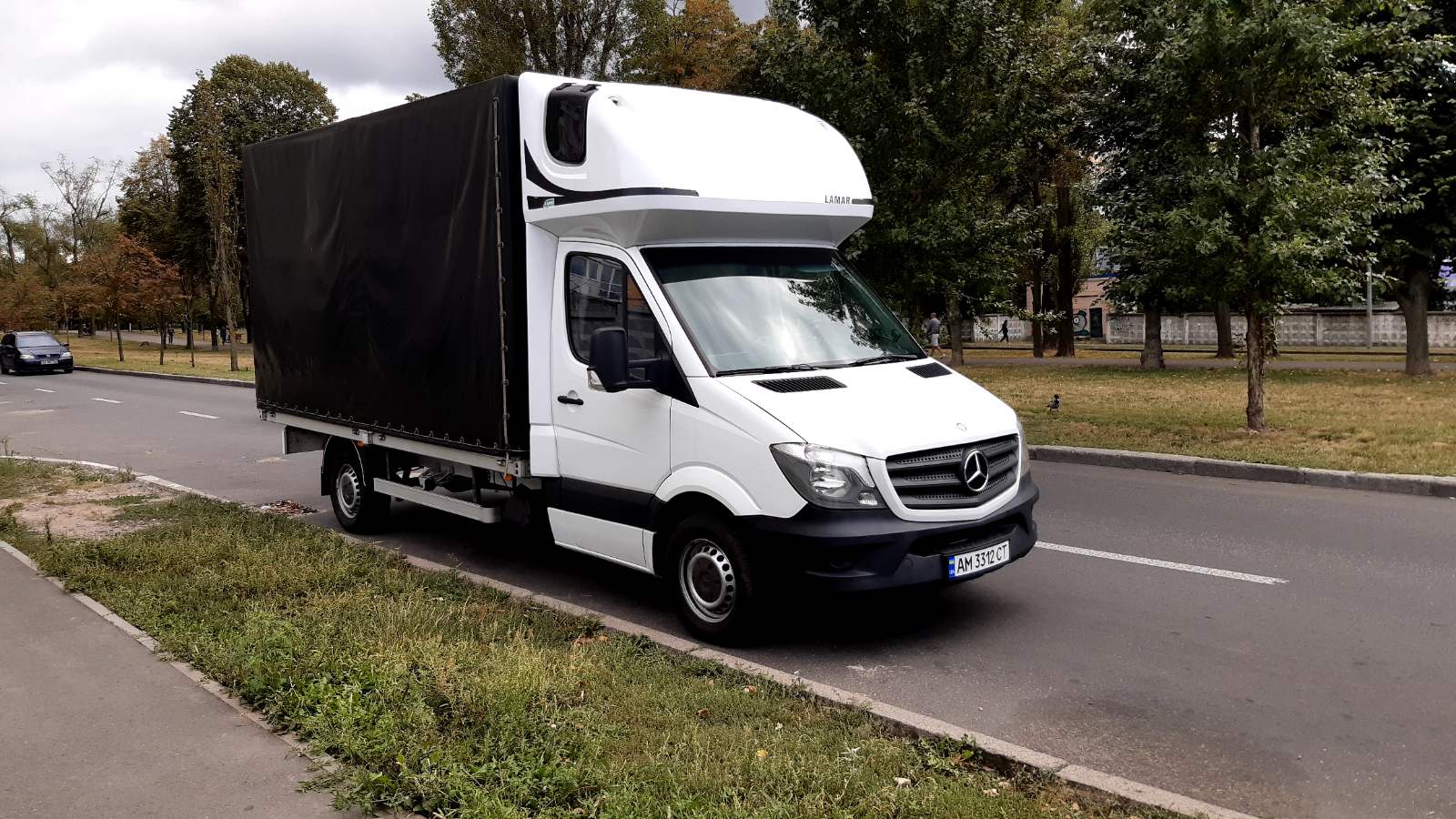 Фото Грузоперевозки по Киеву и Украине. 
Автомобиль Mercedes-Benz 313:
- Д×Ш×В 4.3 м × 2.2 м × 2.2 м
- 21 м/куб.
- до 2.5 тонн
- два пассажирских места Грузчиков предоставляем. 
Машина - от 150 грн./час.
Минимальный заказ 2 часа + подача автомобиля 150 грн. = 450 грн.
За городом 7.5 грн./км, оплачивается в обе стороны.

Безопасно, недорого, комфортно.