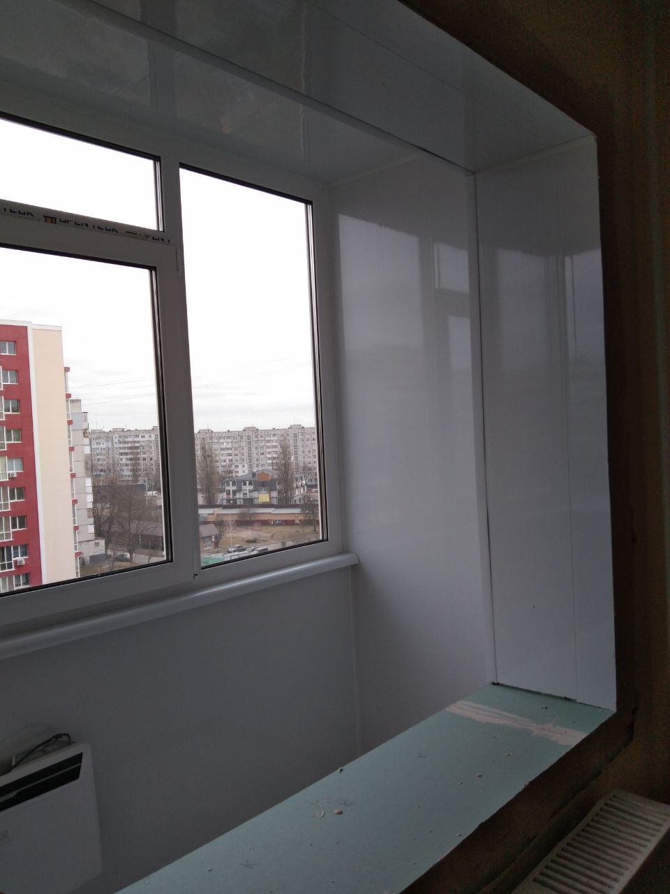 Фото Внутрішнє оздоблення балкона з утепленням.