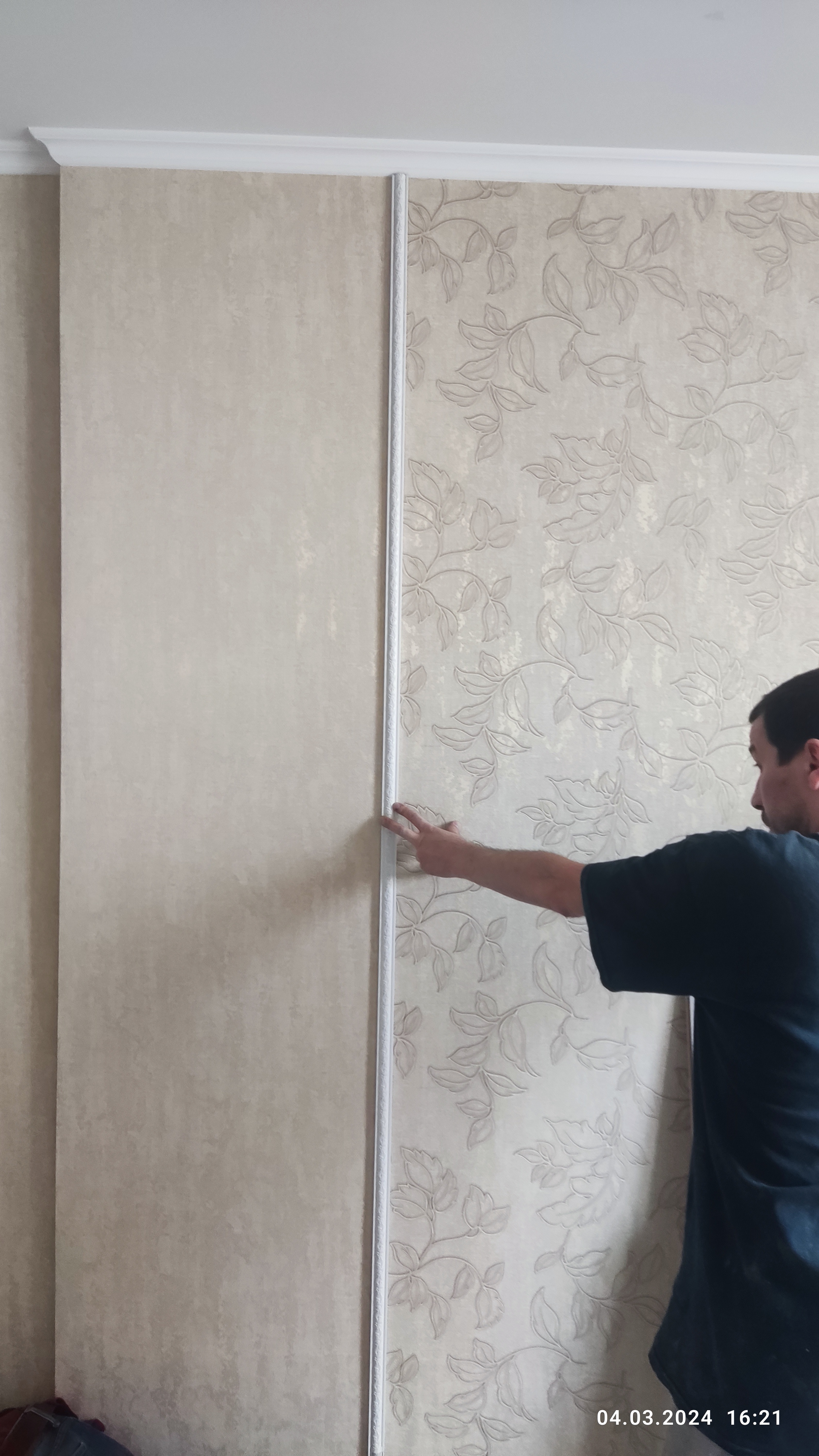 Фото Поклейка обоев 