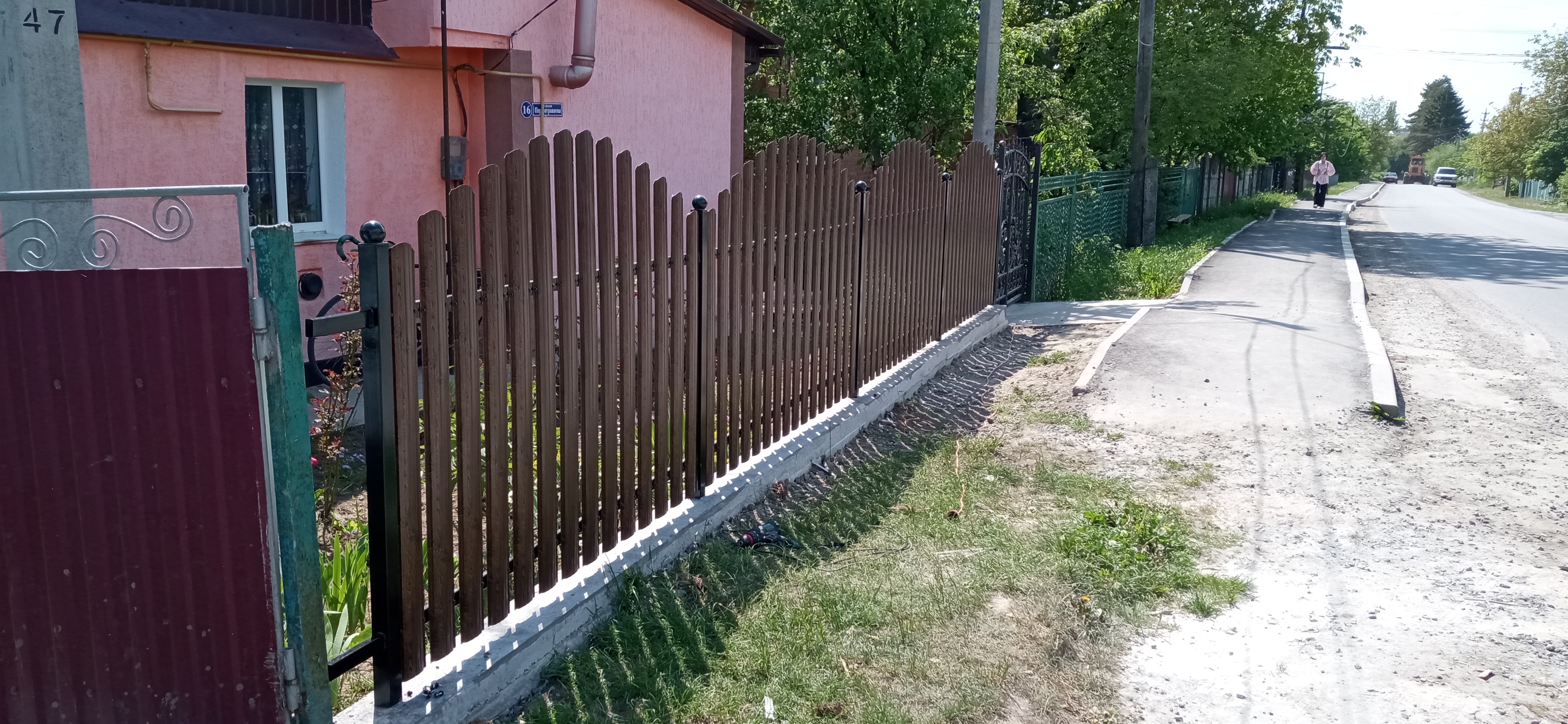 Фото штахетник  ззовні 