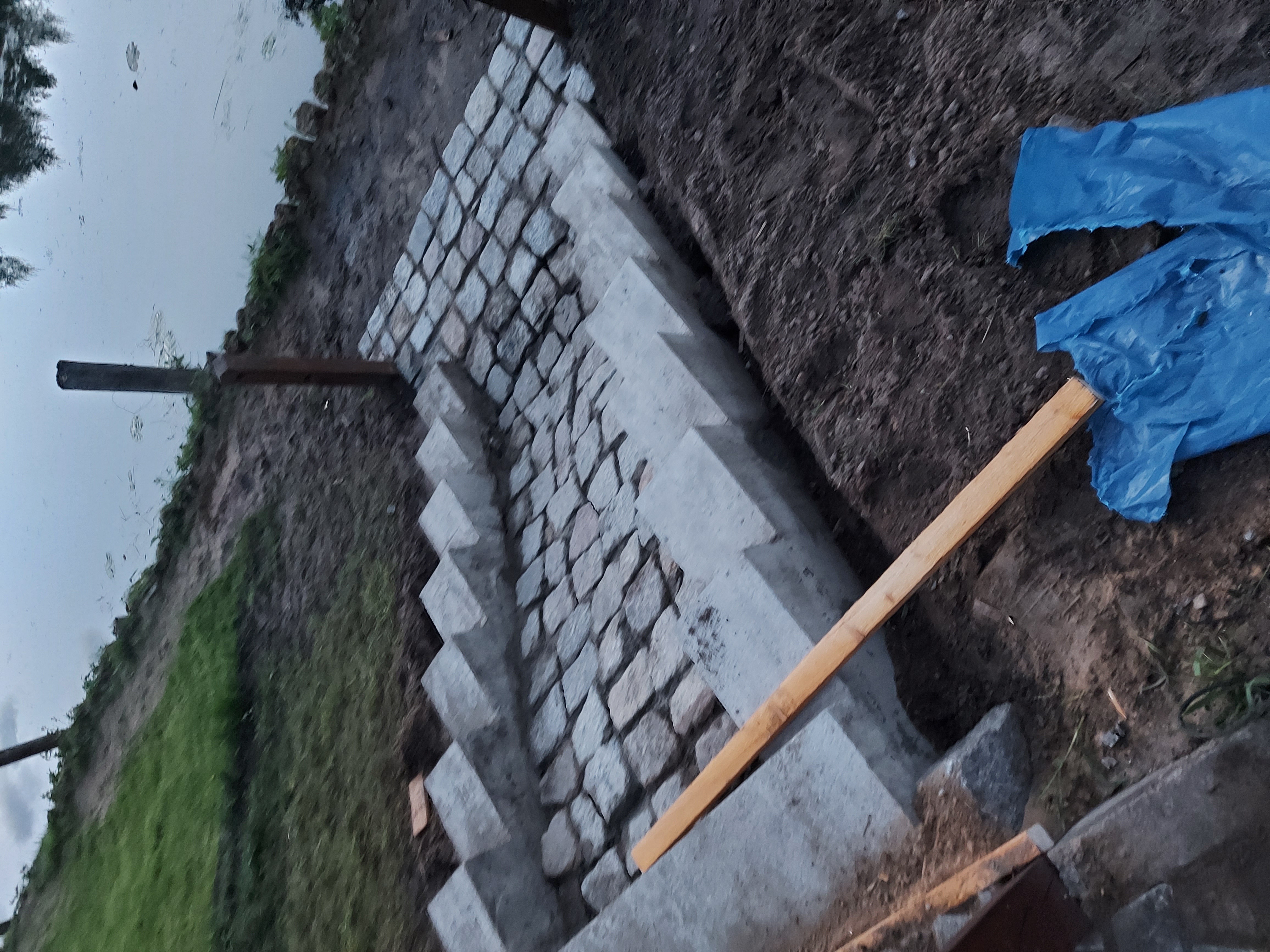 Фото Будівництво бетонно гранітних сходів