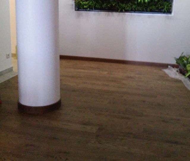 Фото Укладка паркета, монтаж плинтуса
