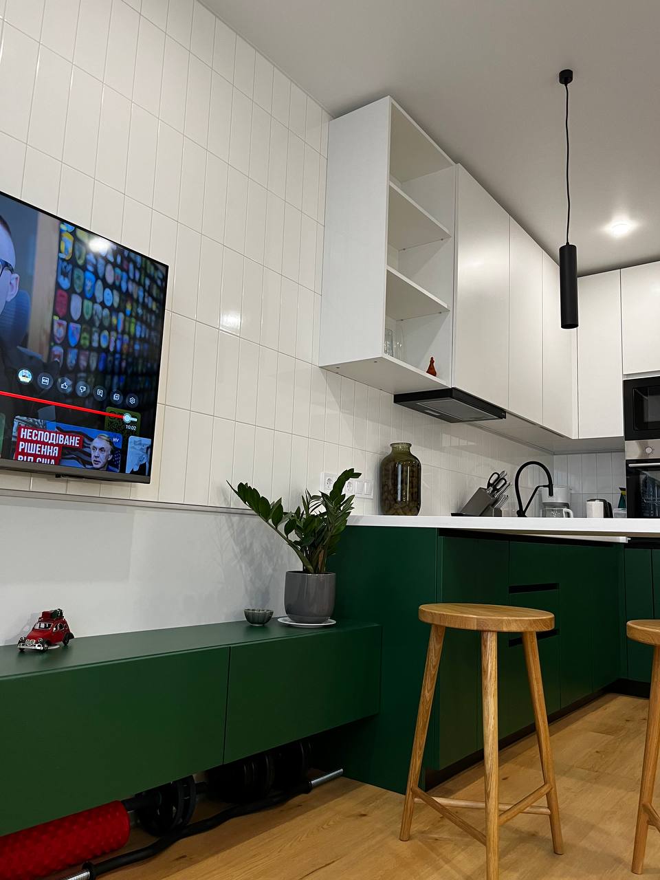 Фото Реалізувала проєкт квартири площею 27 м². Дизайн виконано під моїм авторським наглядом згідно затвердженого проєкту. Повністю контролювала ремонтні роботи, займалась підбором матеріалів, комплектацією, організацією доставок та всіма етапами втілення.