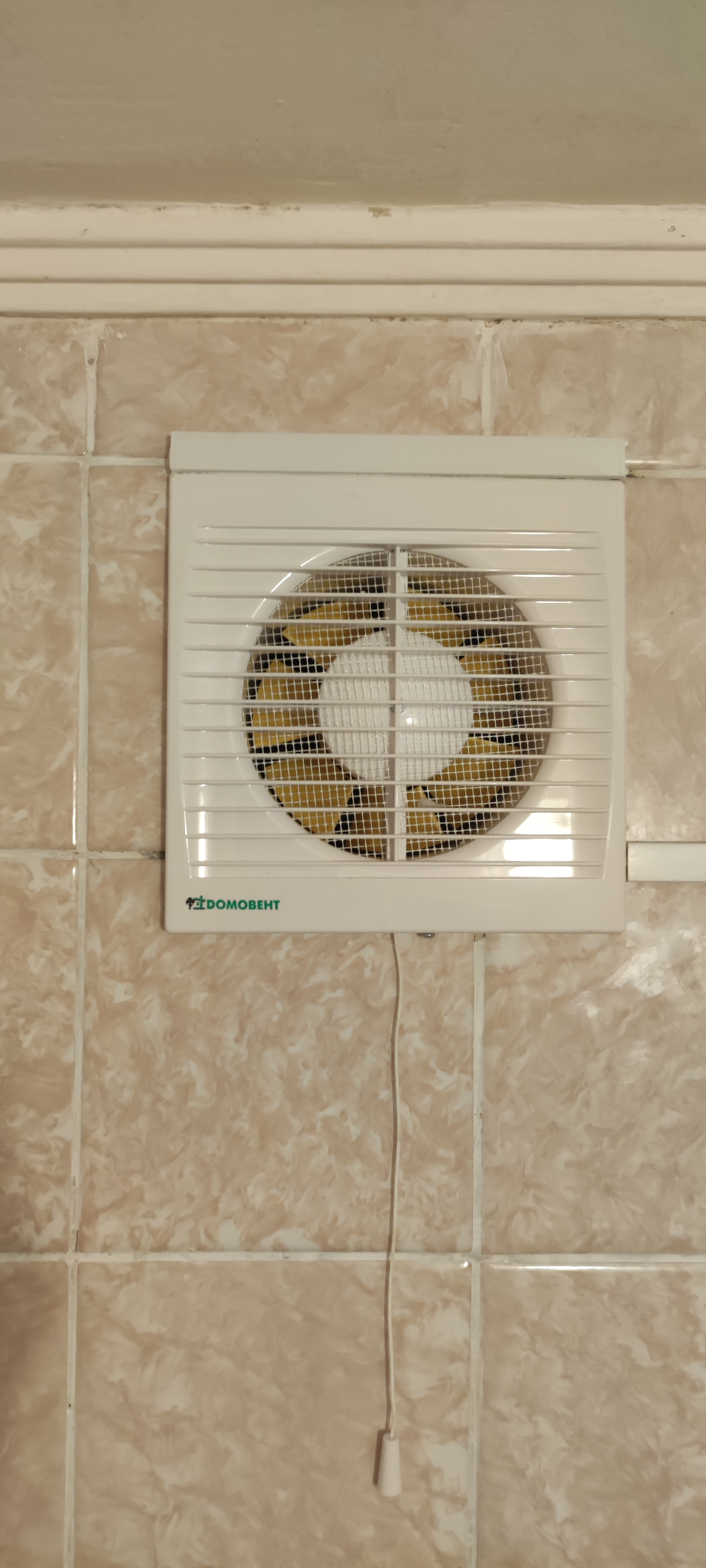 Фото встановлення вентилятора і заміна розетки 