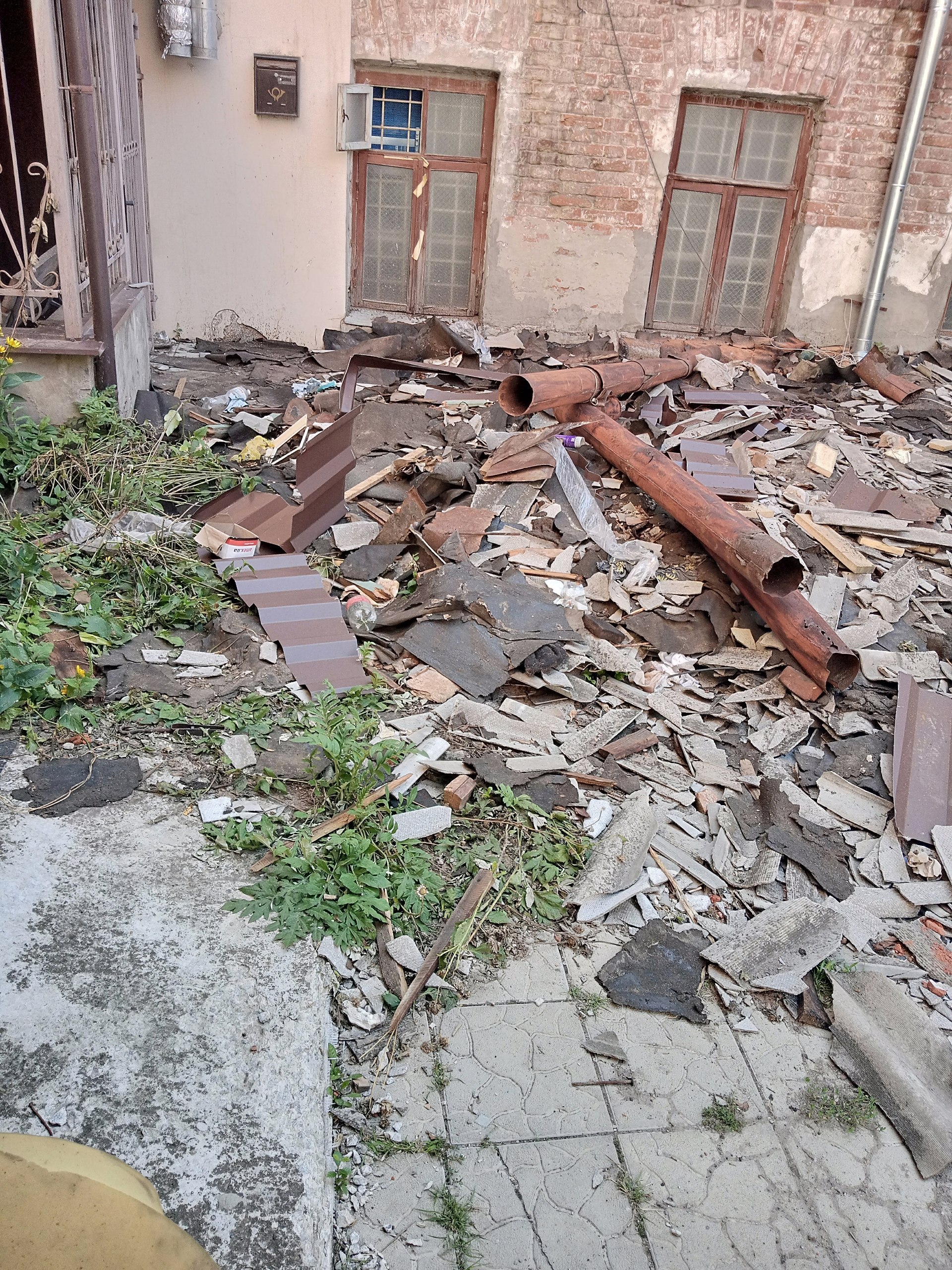 Фото до:
Завантаження лодочки, Камаза, ЗІЛа, Газелі, Буса будсміттям лопатою 
