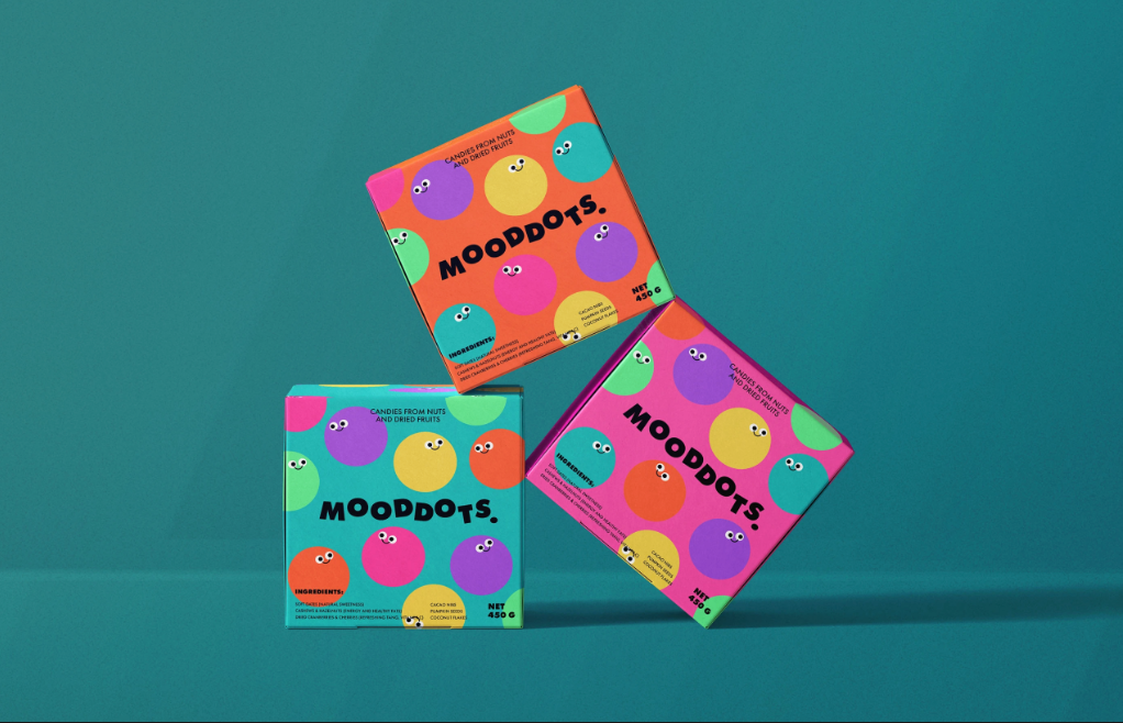 Фото Mooddots - Концепти здорових снеків для креативних людей
Бренд-ідентичність та концепт упаковки функціональних снеків, створених для підтримки креативності та здоров’я. Я розробив візуальні концепти для шоколадних цукерок, енергетичних напоїв, CBD-желей та наборів снеків — з акцентом на чисту, сучасну естетику, яка приваблює креативних професіоналів. Проєкт включає дизайн логотипу та упаковки, макети продуктів та керівництво з брендингу.