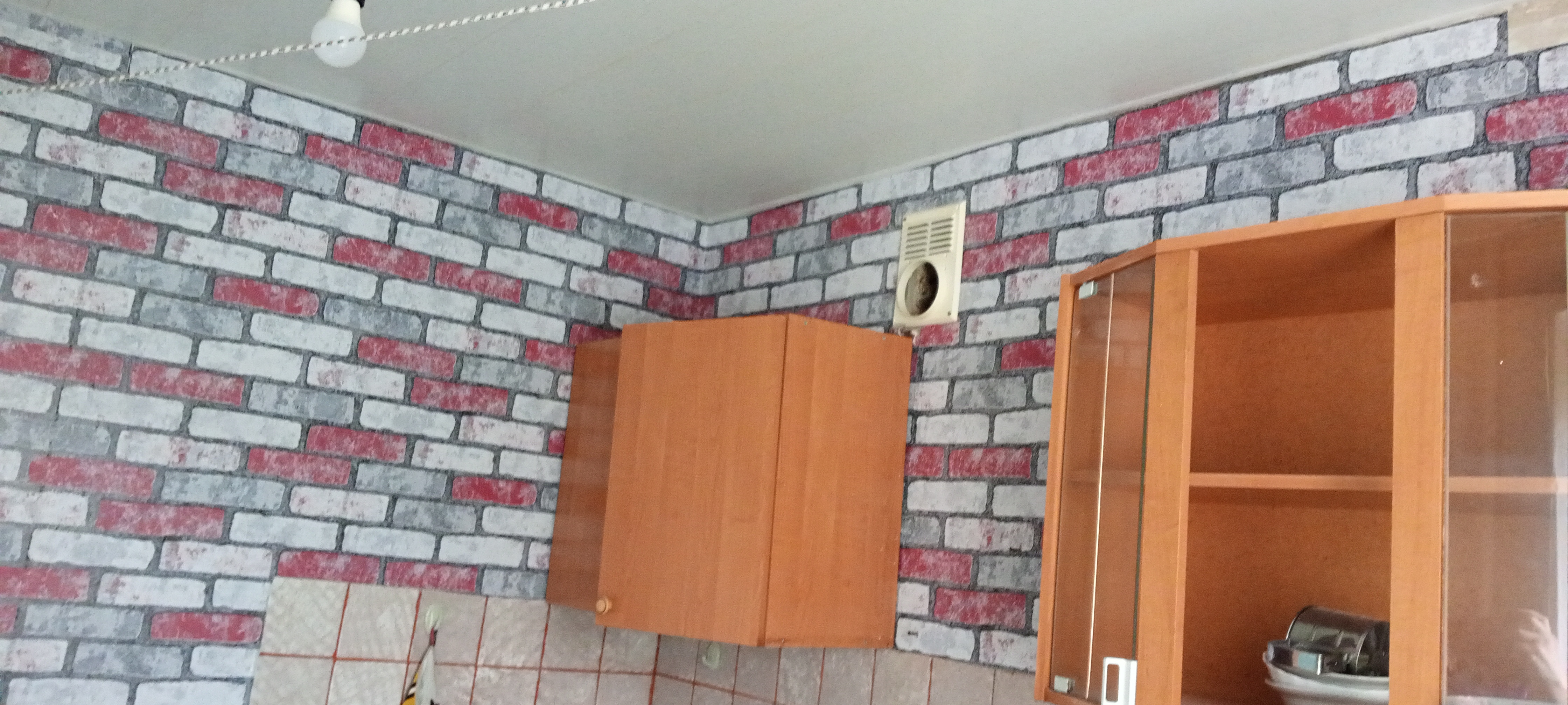 Фото Відремонтування дверцят ,та підвіс тумбочки на стіну 