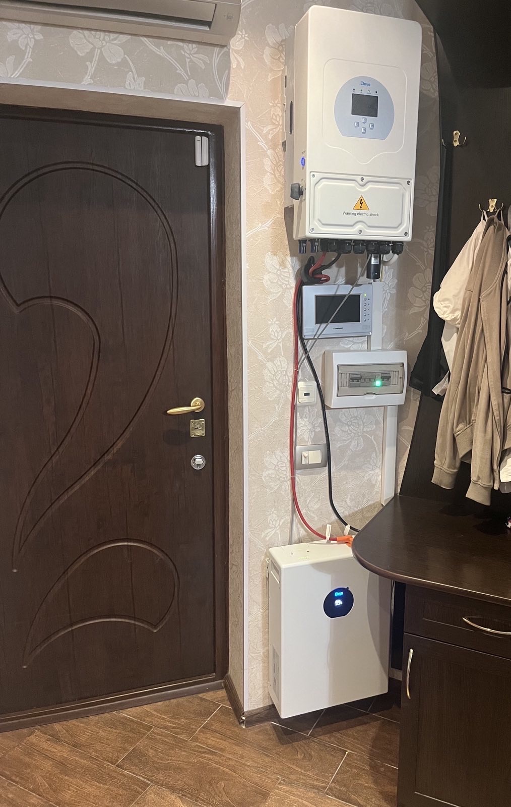 Фото Монтаж та підключення інвертора deye 6kw та батарея