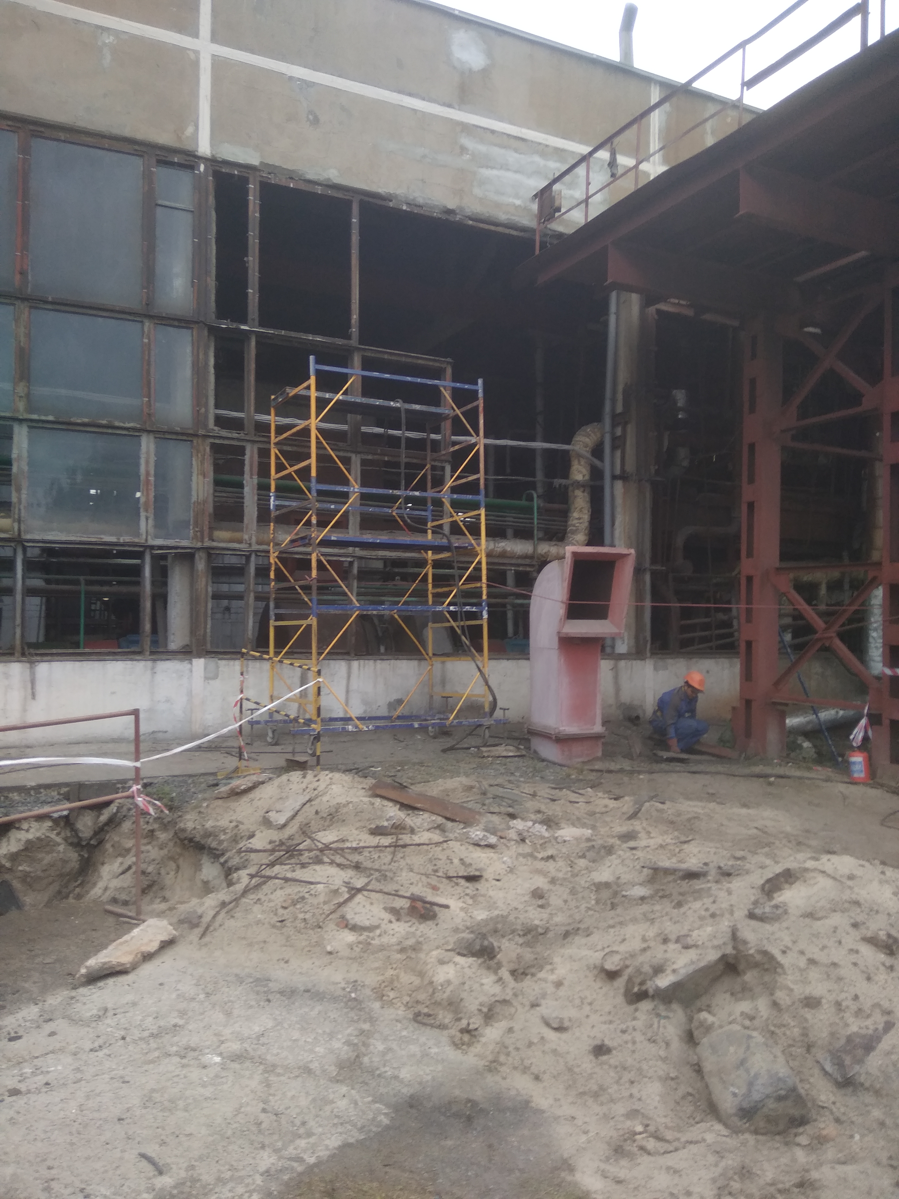 Фото Демонтаж старых окон газорезом на заводе, за неделю бригадой 2 человека зделали 270 м2