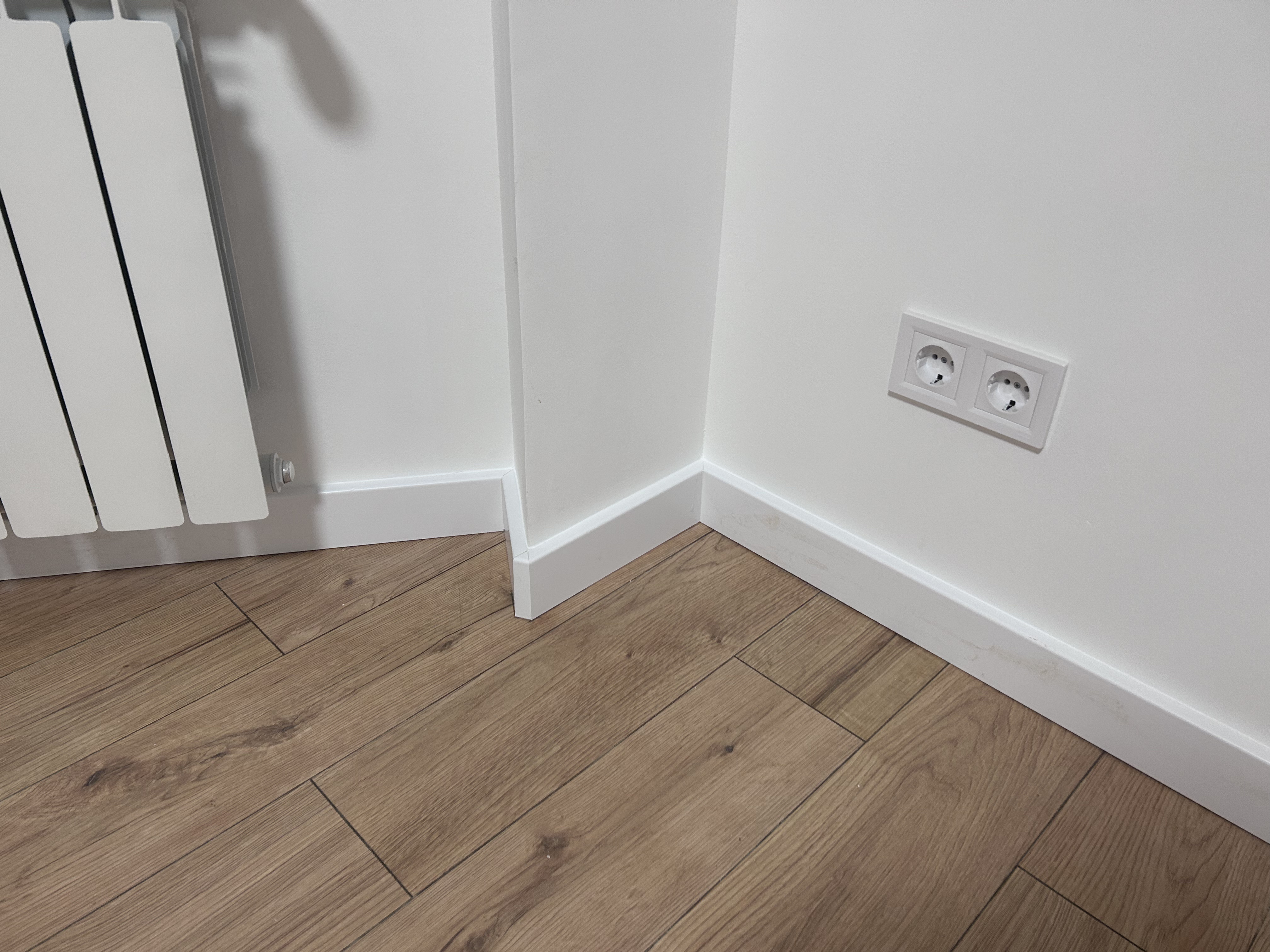 Фото Монтаж плінтусу Львів  1