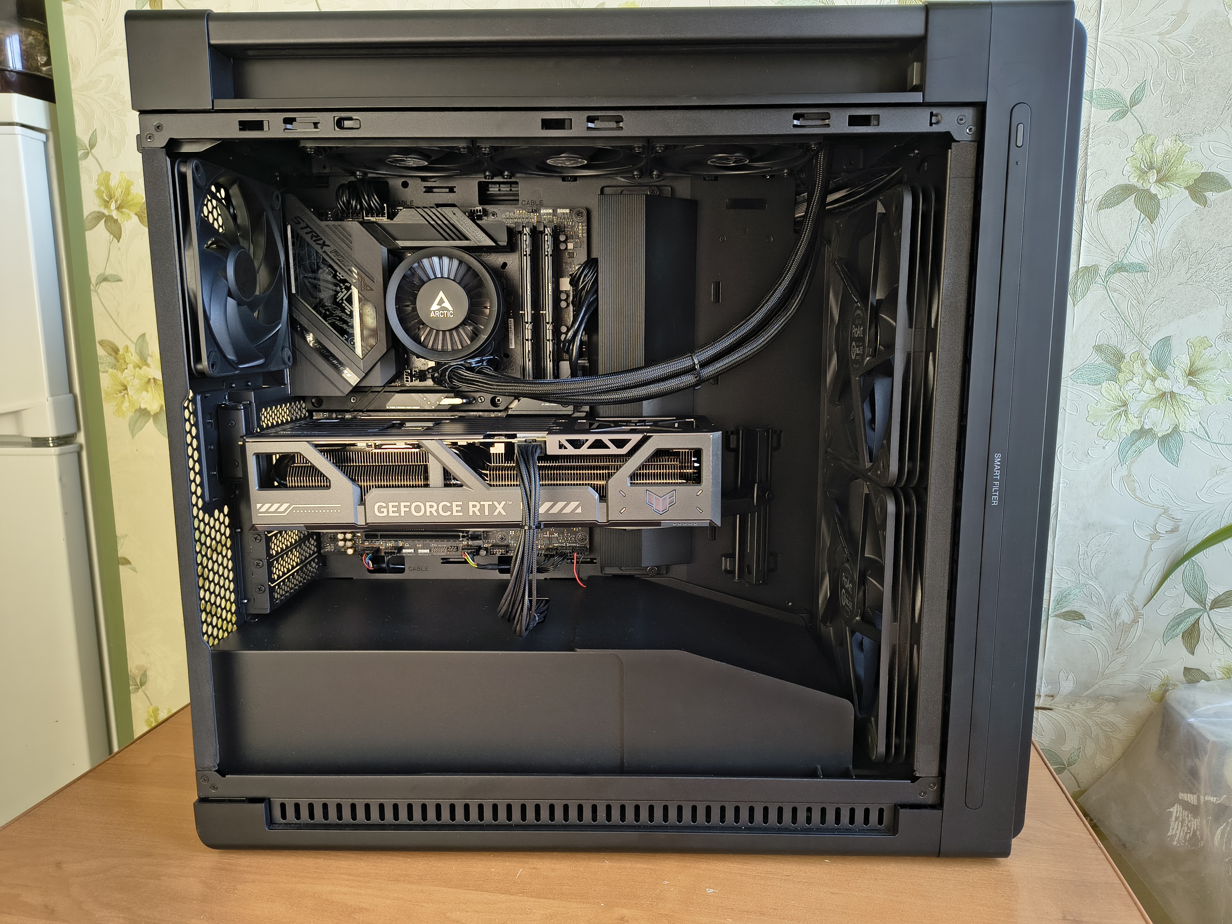 Фото Просто огромный корпус Asus ProArt. Позволяет собрать любую по мощности
конфигурацию...