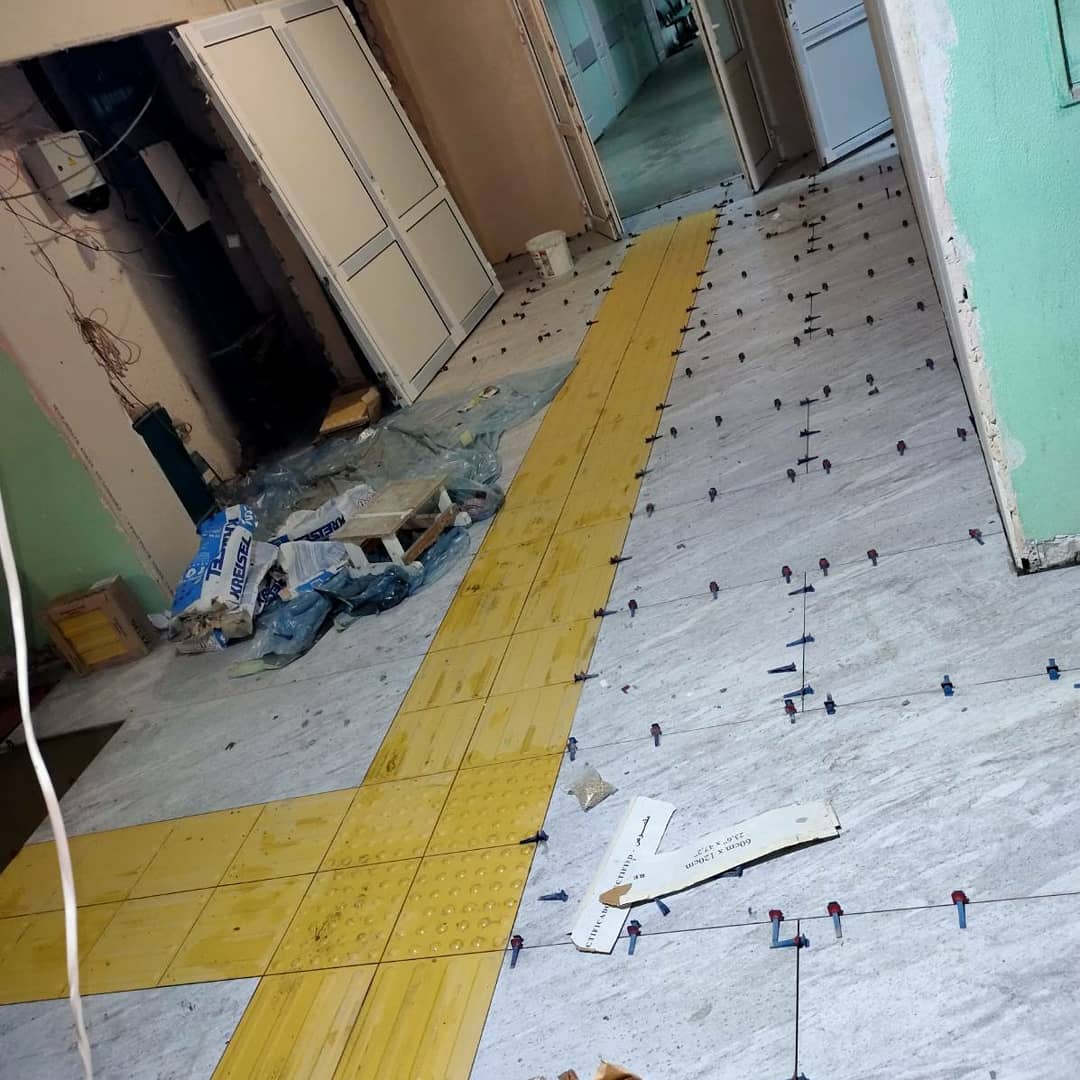 Фото Выполнение работ по укладке плитки,любого формата в мед.комплексе.