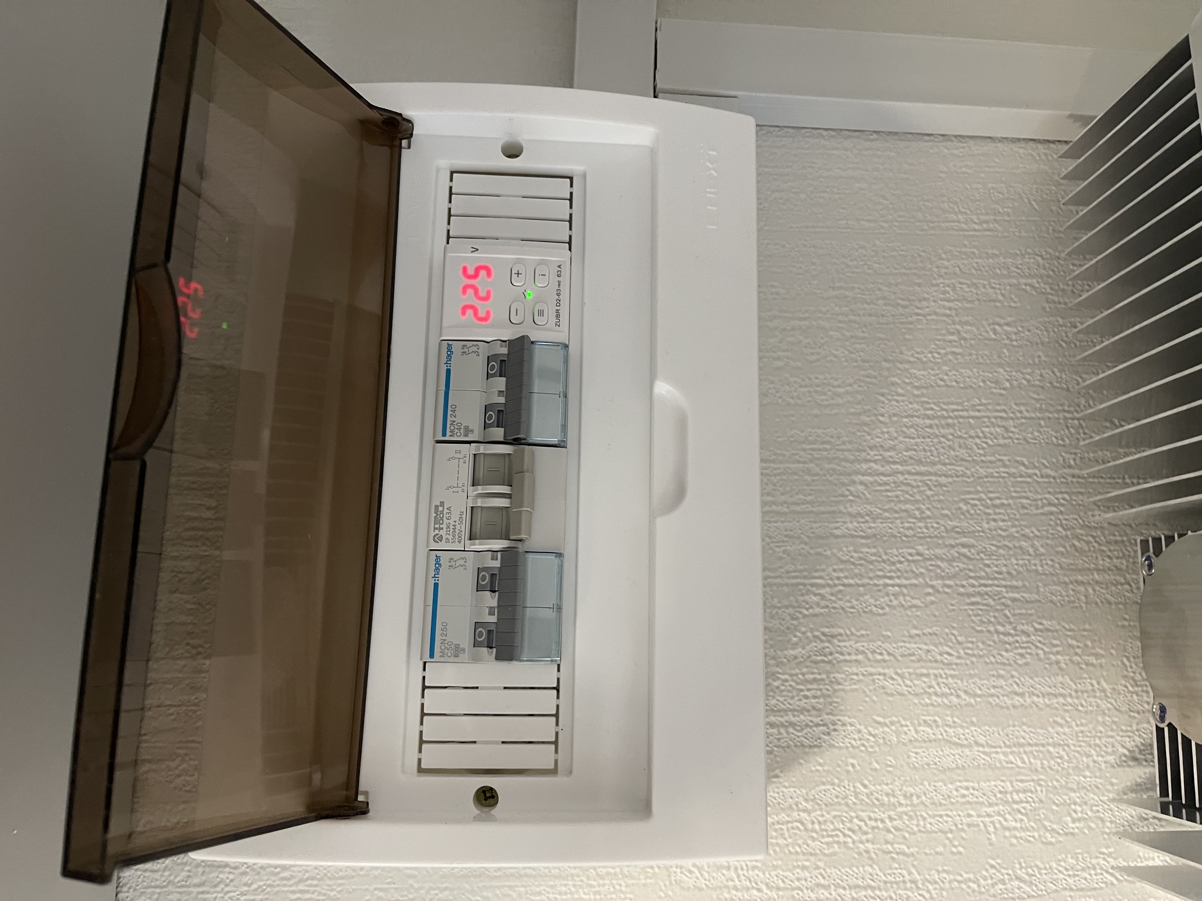 Фото deye 8kwt + 3 батареї по 5квт