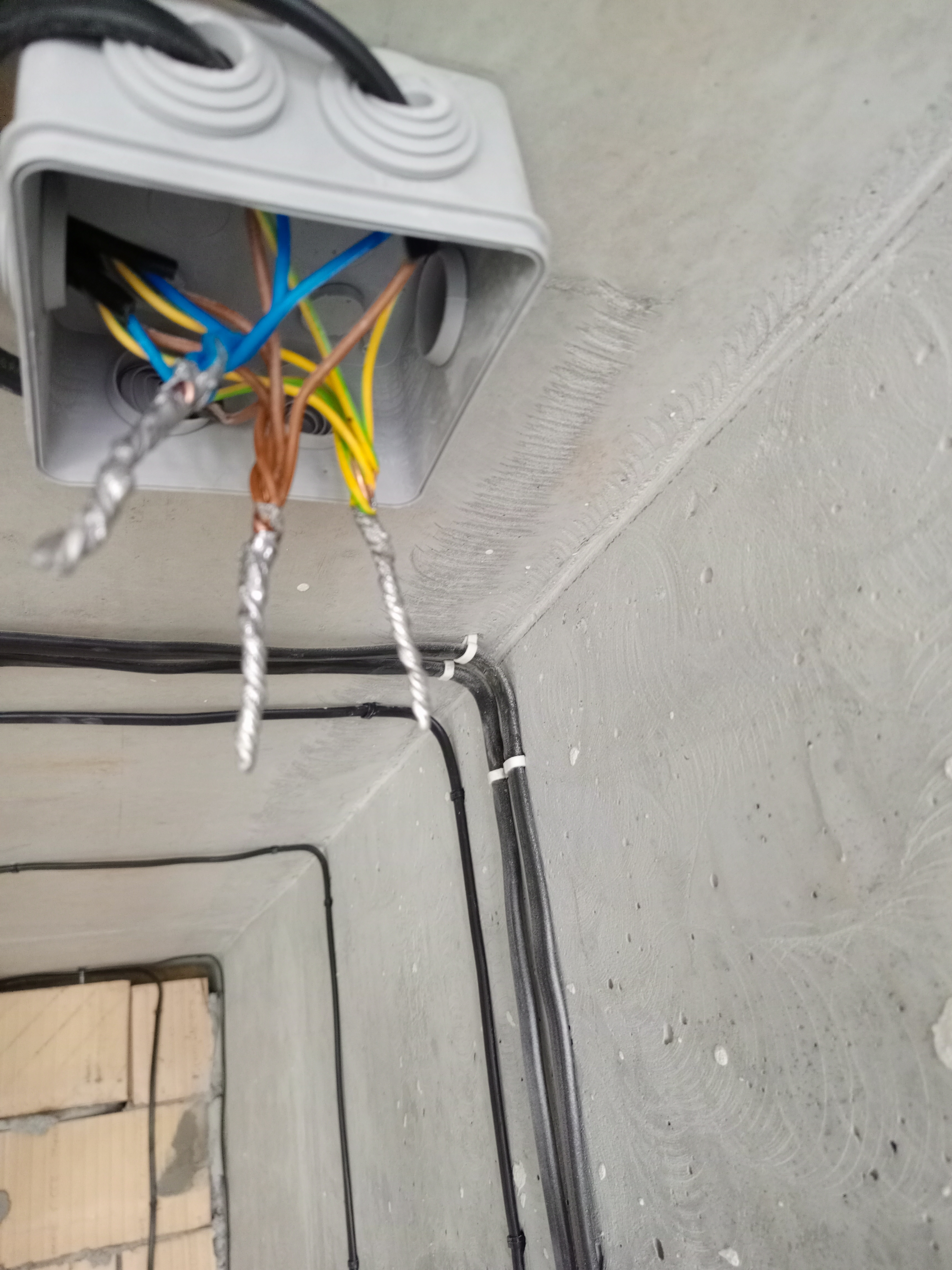 Фото монтаж , розпайка коробок 