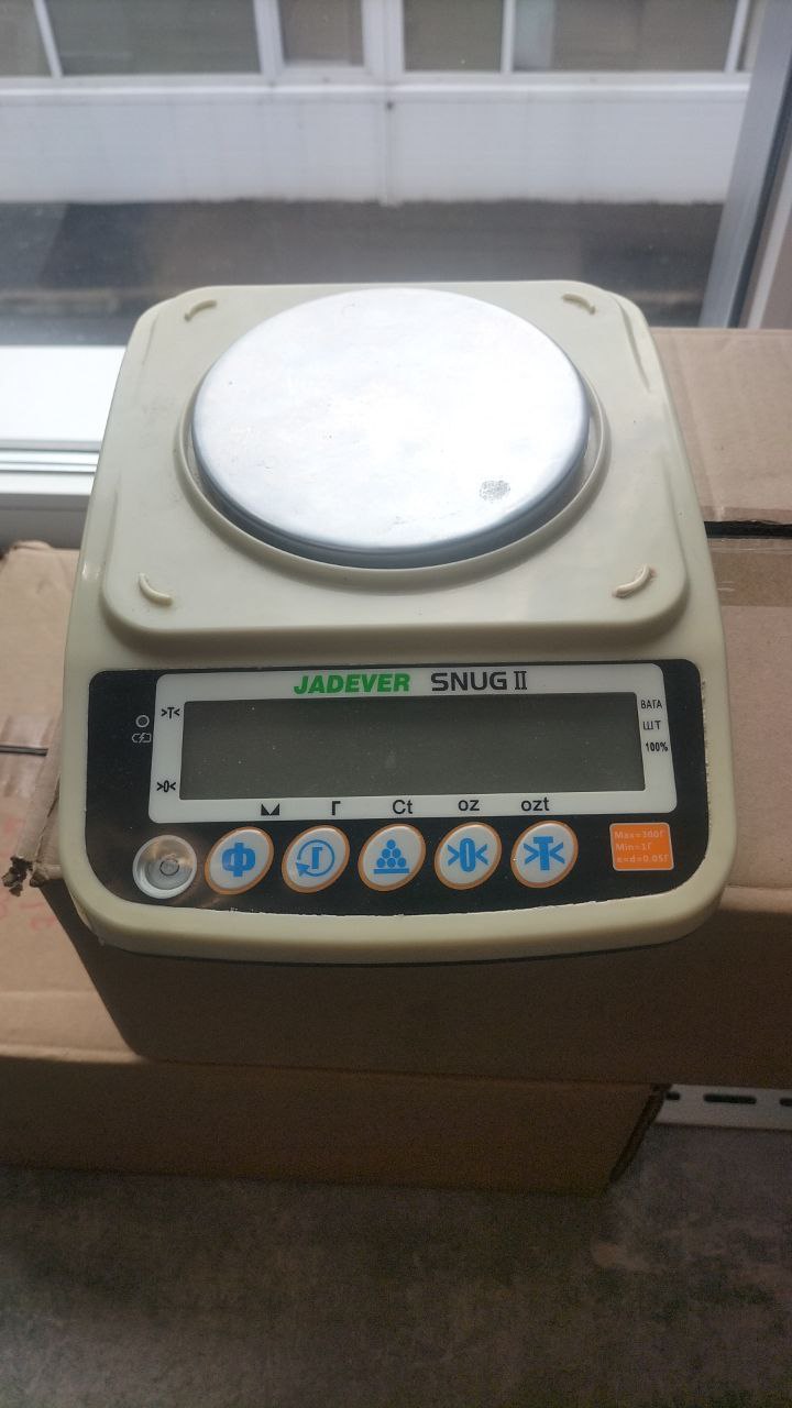 Фото підготовка до повірки, калібрування лабораторних ваг