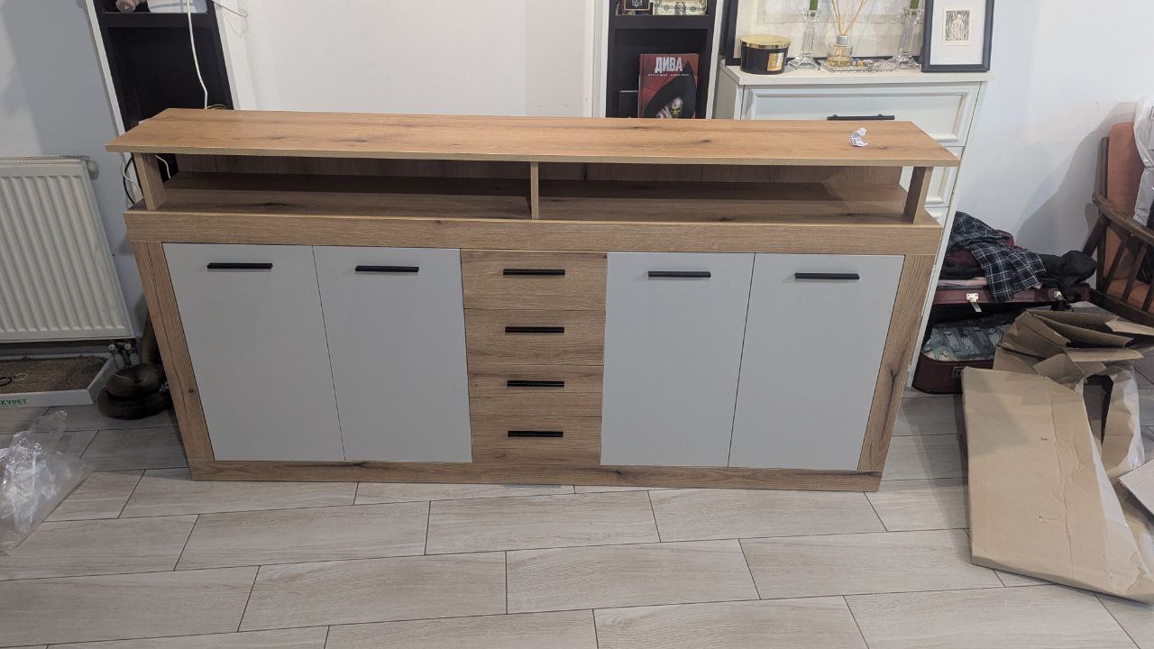 Фото збірка великого комода