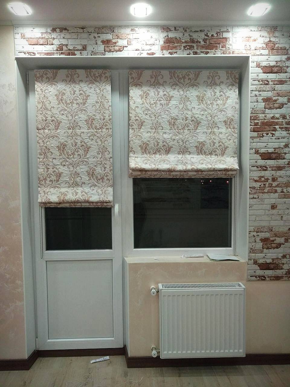 Фото Римські штори на підкладці встановлені на створки вікон.

Текстильне декорування портьєрами з індивідуальним пошивом. Кожне рішення по дизайну в моєму портфоліо є індивідуальне для кожного клієнта. Дизайнерський підбір тканин, виїзд на об'єкт для прикладання тканин, замір, розробка візуалізацій, підбір карнизу під окремі потреби. Створення концепцій тканинних композицій. Пошив покривал, подушок, чохлів, скатертин, портьєри та тюлей. Замір під сонцезахисні системи, підбір сонцезахисніих систем. Прорахунок. Пошив. Навішування готових виробів.
А також обслуговування в яке входить зняття, прання та прасуваннЯ тюлегардинних виробів