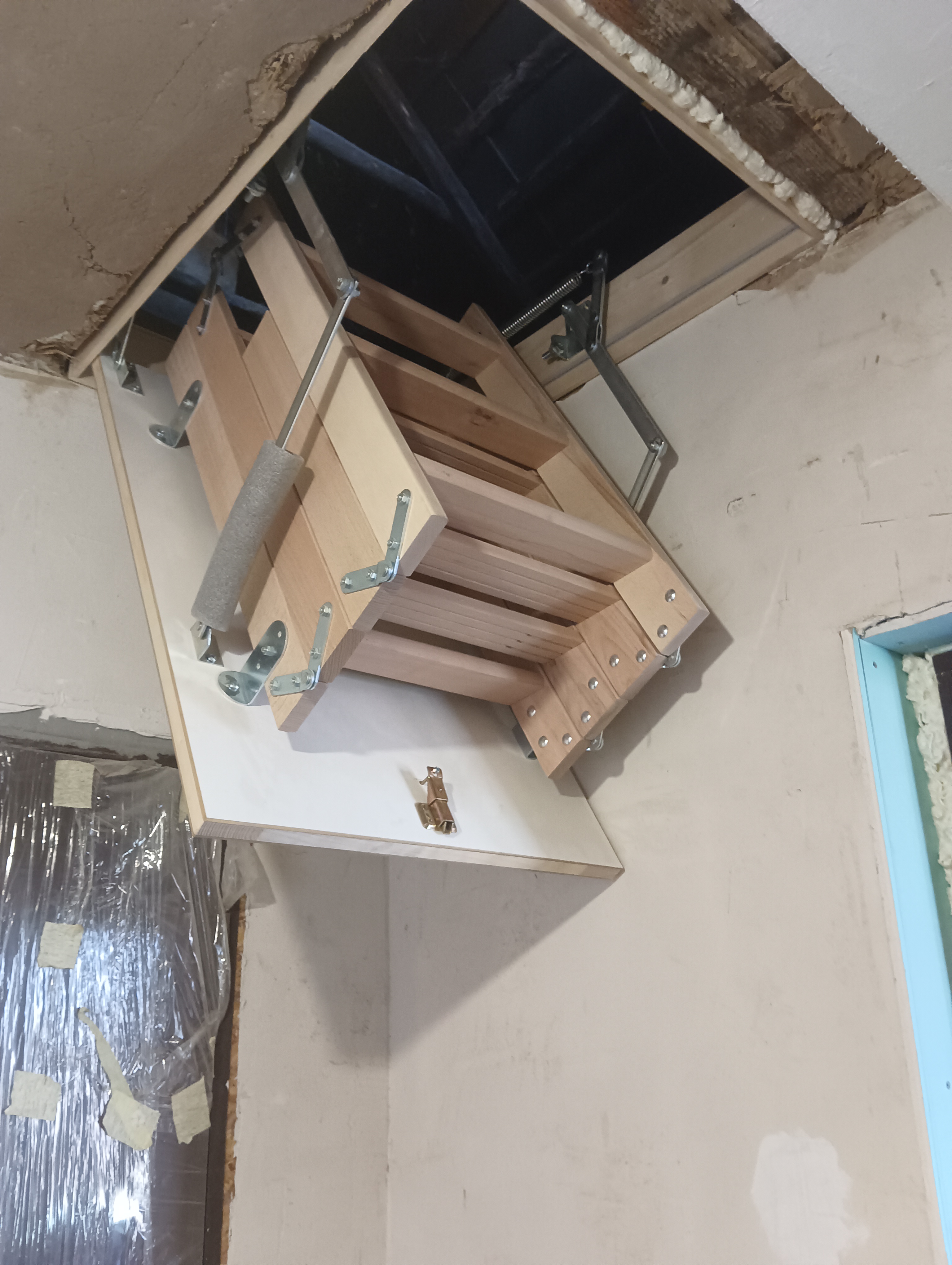 Фото чердачна драбина 