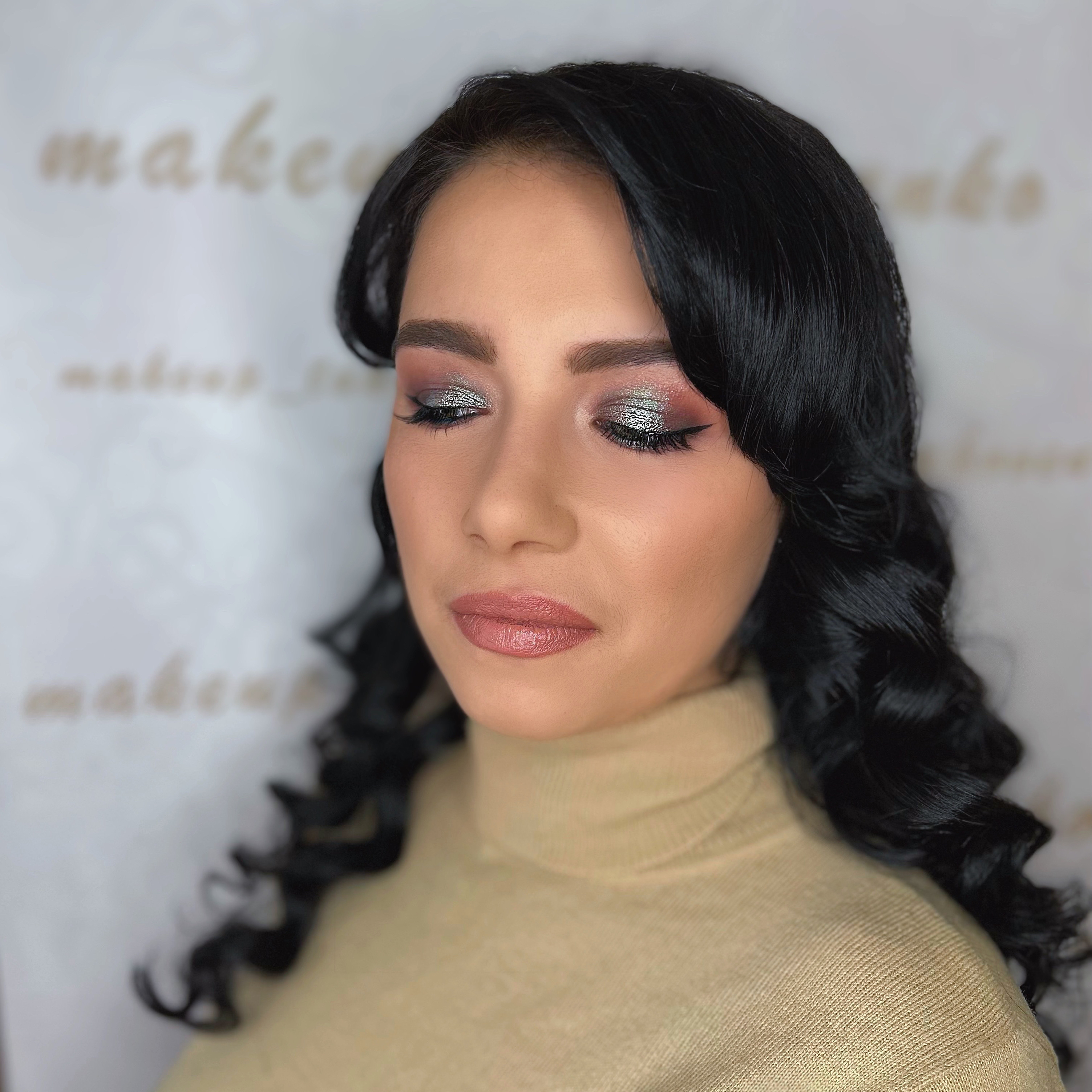 Фото Вечірній макіяж від 700 грн✨
Вечірній сет: Макіяж + Зачіска від 1200 грн

Зайнятість до 2-х годин.
Виїзд по Києву по тарифам таксі🚖
Лівий берег
