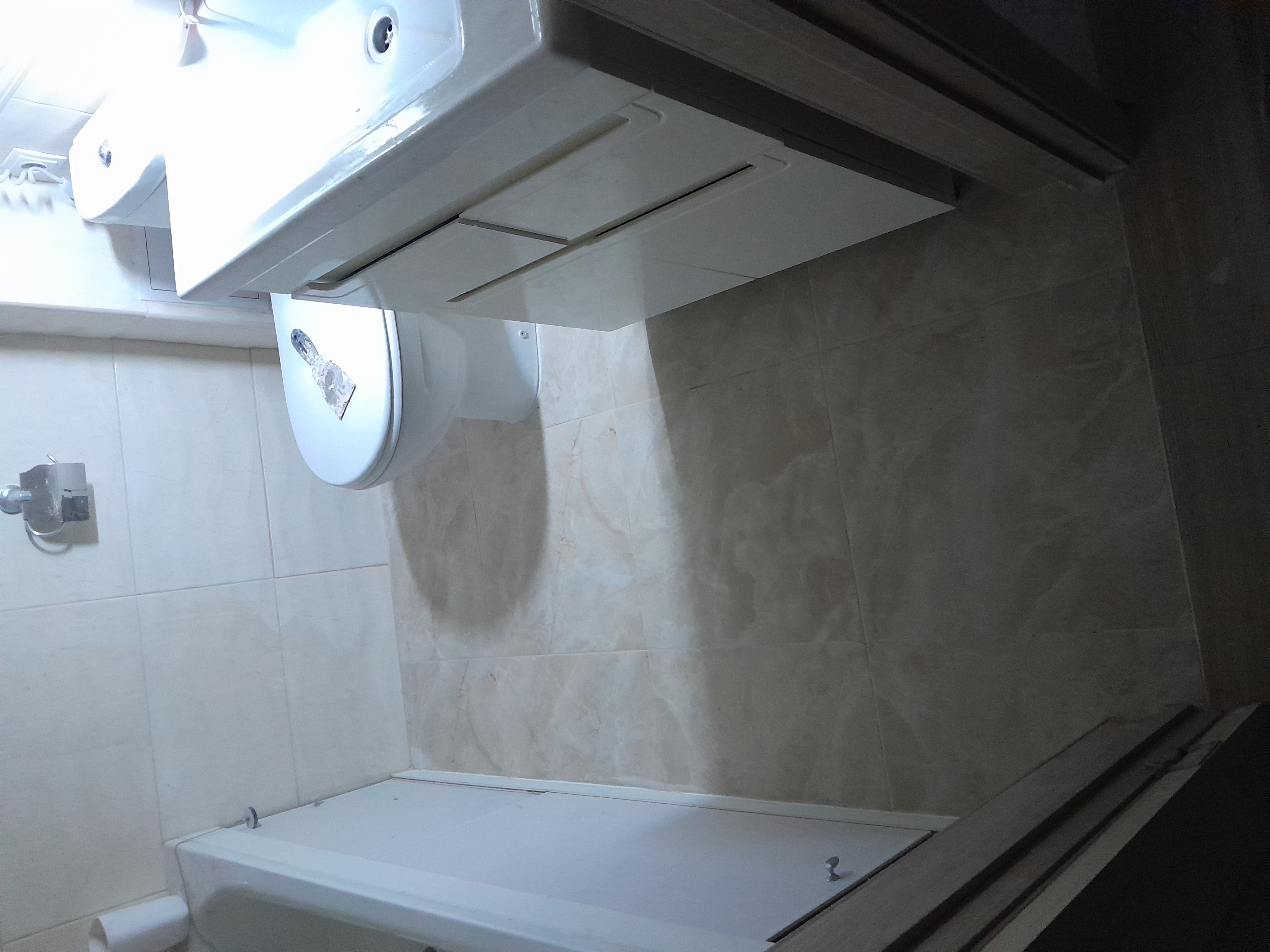 Фото плитка на полу.