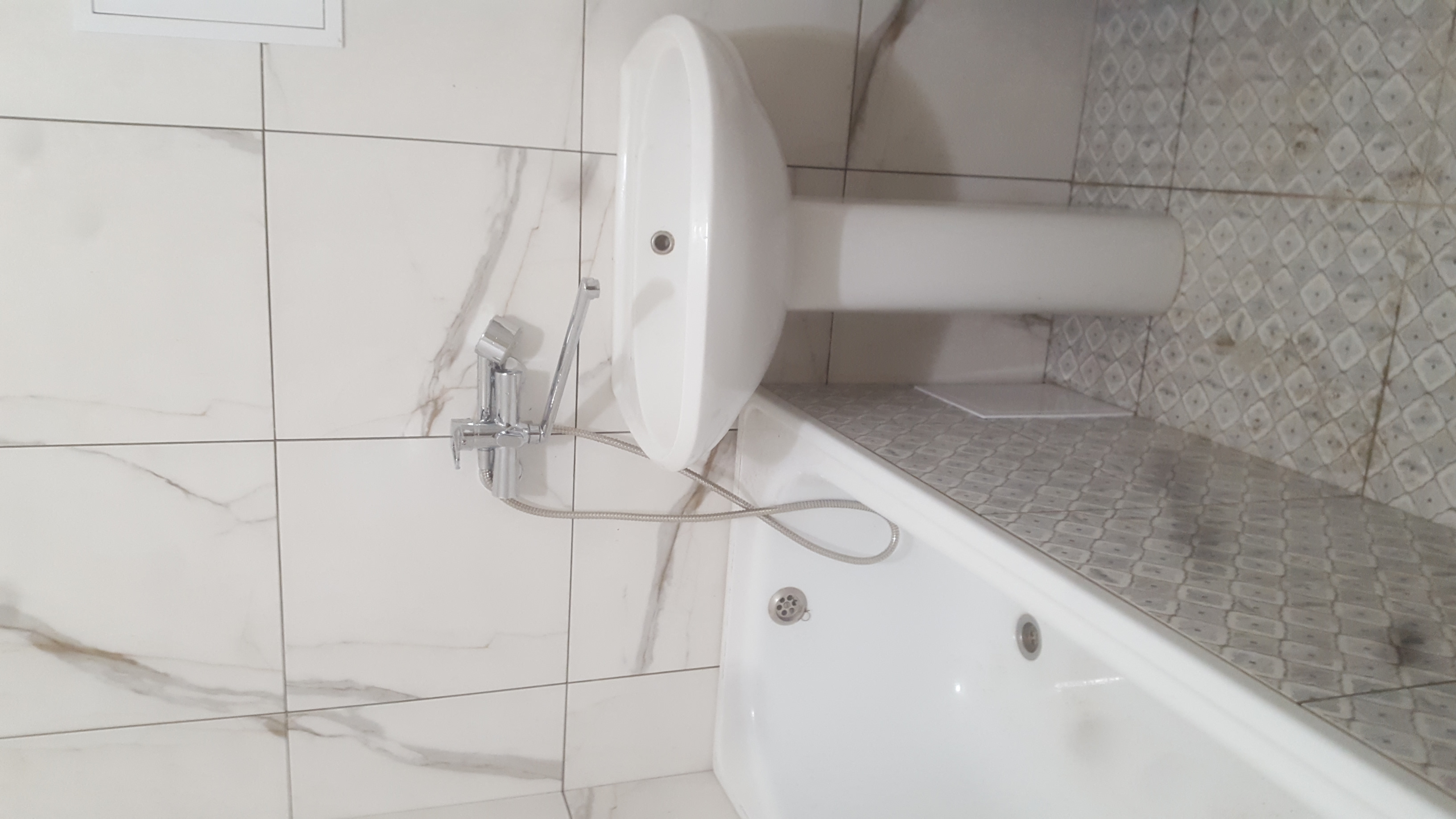 Фото Штукатурні роботи, укладання плитки, установка сантехніки.